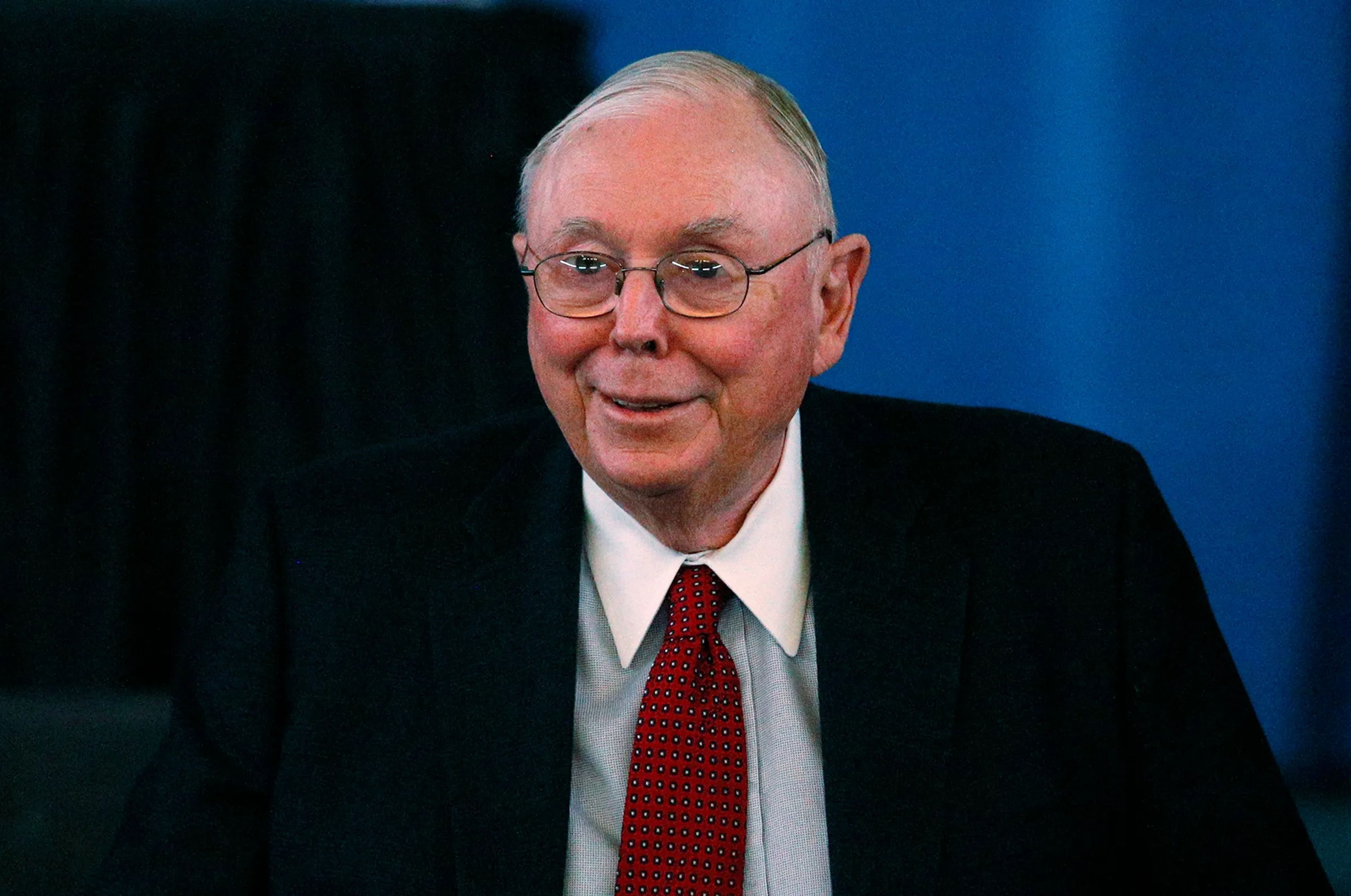 Charlie Munger, vicepresidente de Berkshire Hathaway y número dos de Warren Buffett, ha muerto a los 99 años.