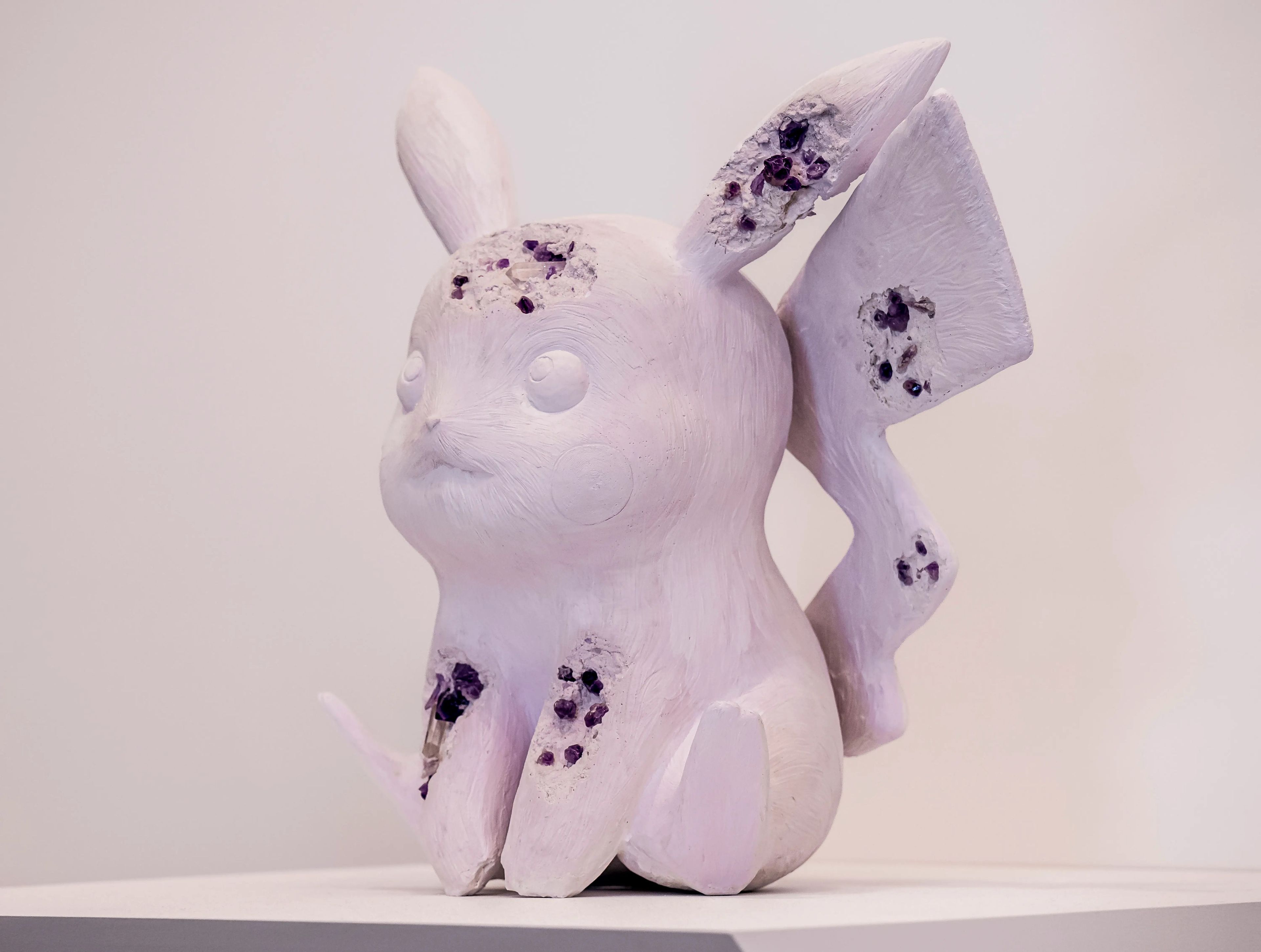 Arsham presentó esculturas de Pokémon en una exposición de arte de 2022 en Japón.