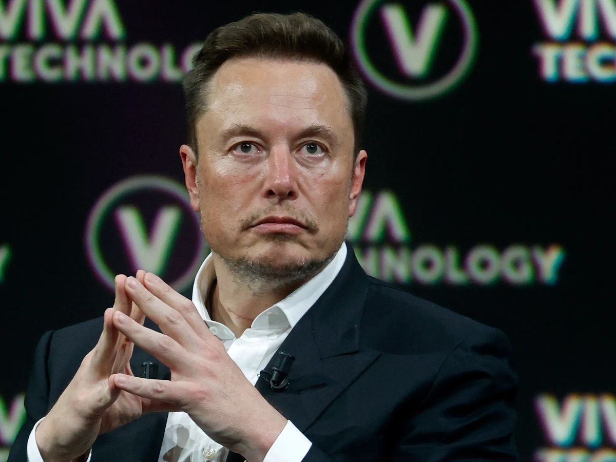 Elon Musk se ha vuelto tan paranoico que ha prohibido las reuniones de más  de dos empleados en X por temor a un motín o sabotaje, según un experto