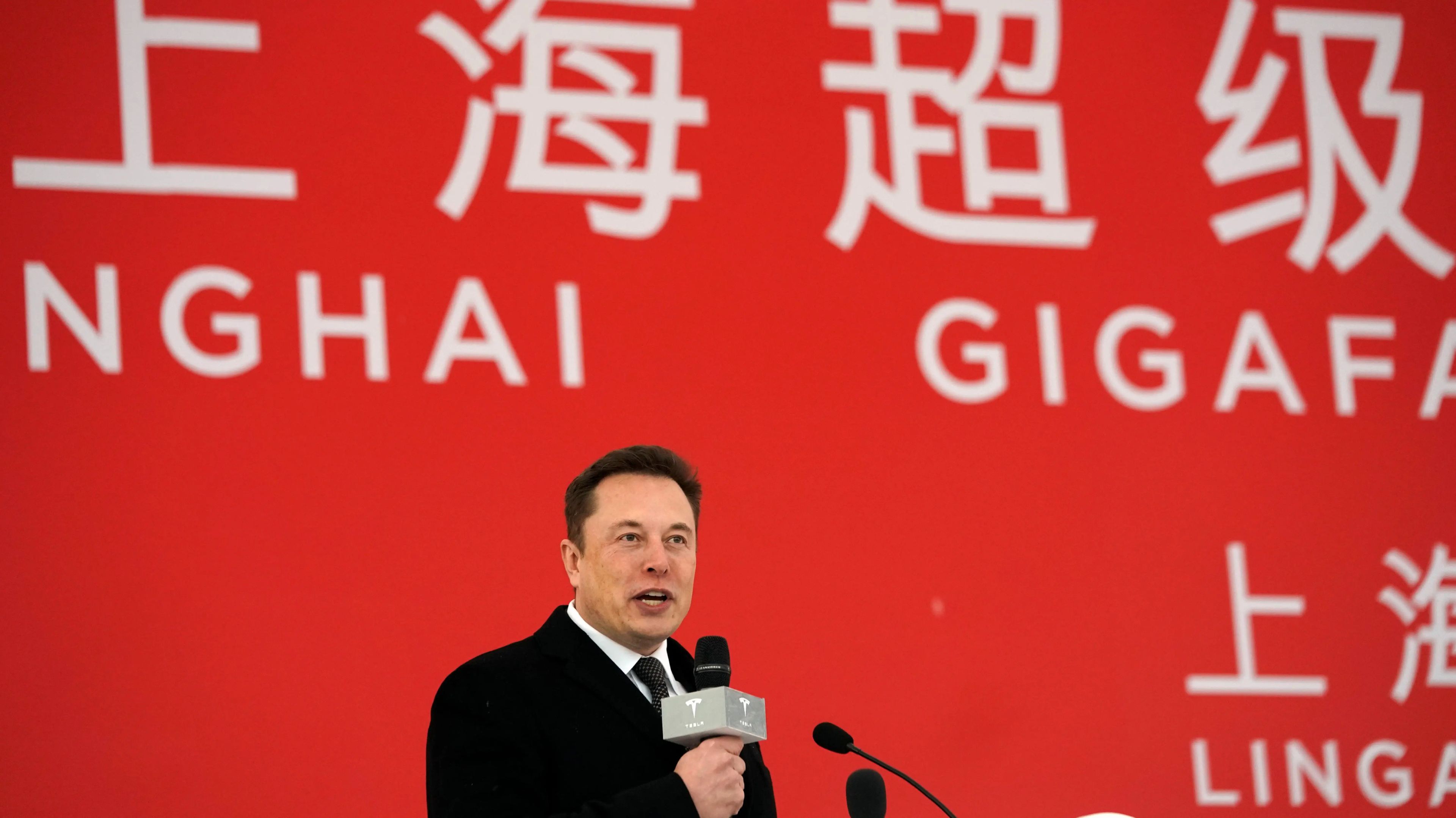 Elon Musk, consejero delegado de Tesla, en la gigafábrica del fabricante de vehículos eléctricos en Shanghái