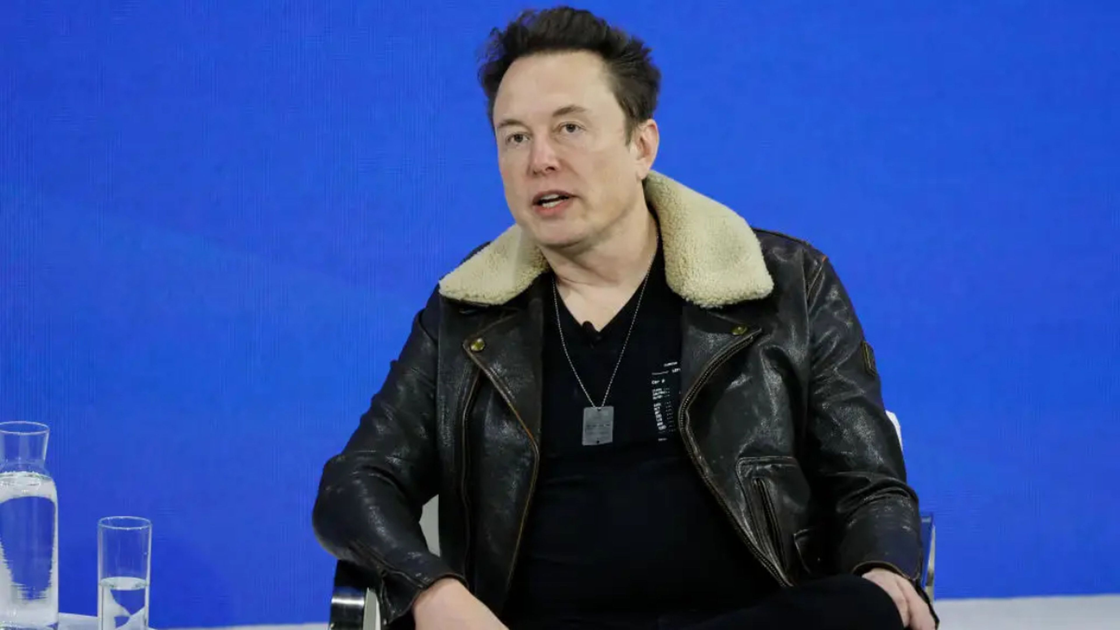 Elon Musk ha cuestionado el motivo por el que Sam Altman fue expulsado inicialmente de OpenAI.