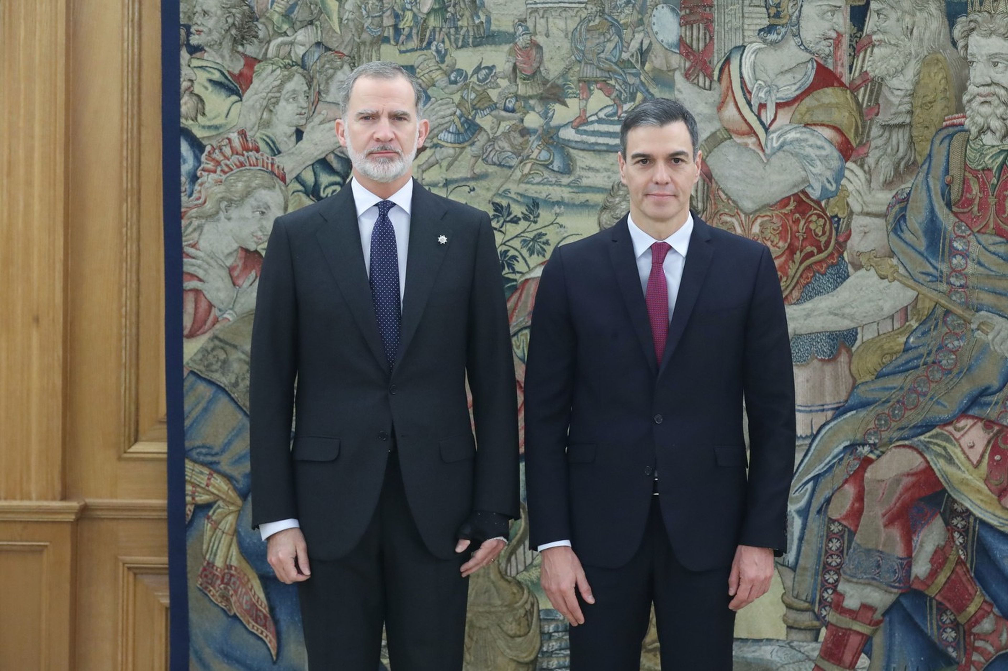 Felipe VI y Pedro Sánchez, ya en noviembre de 2023, con algo más de distancia, seriedad y canas.