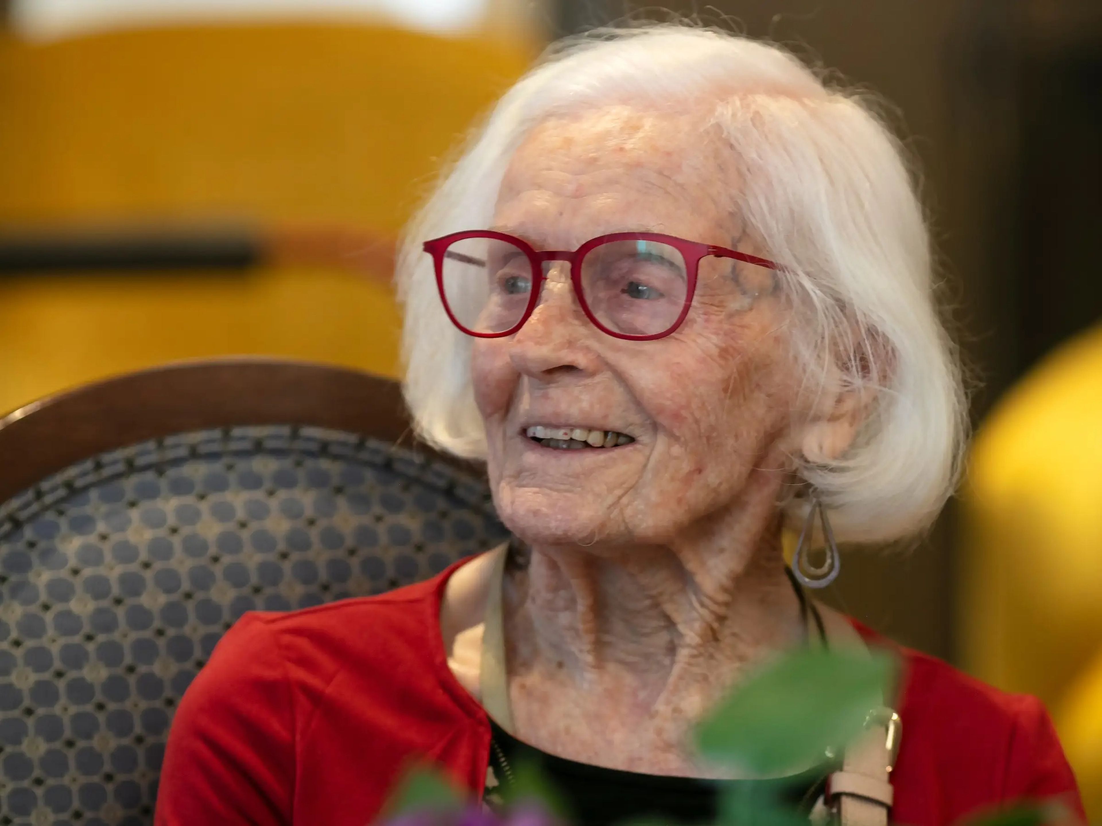 Janet Gibbs, de 102 años, fotografiada en una merienda del Club de Centenarios.