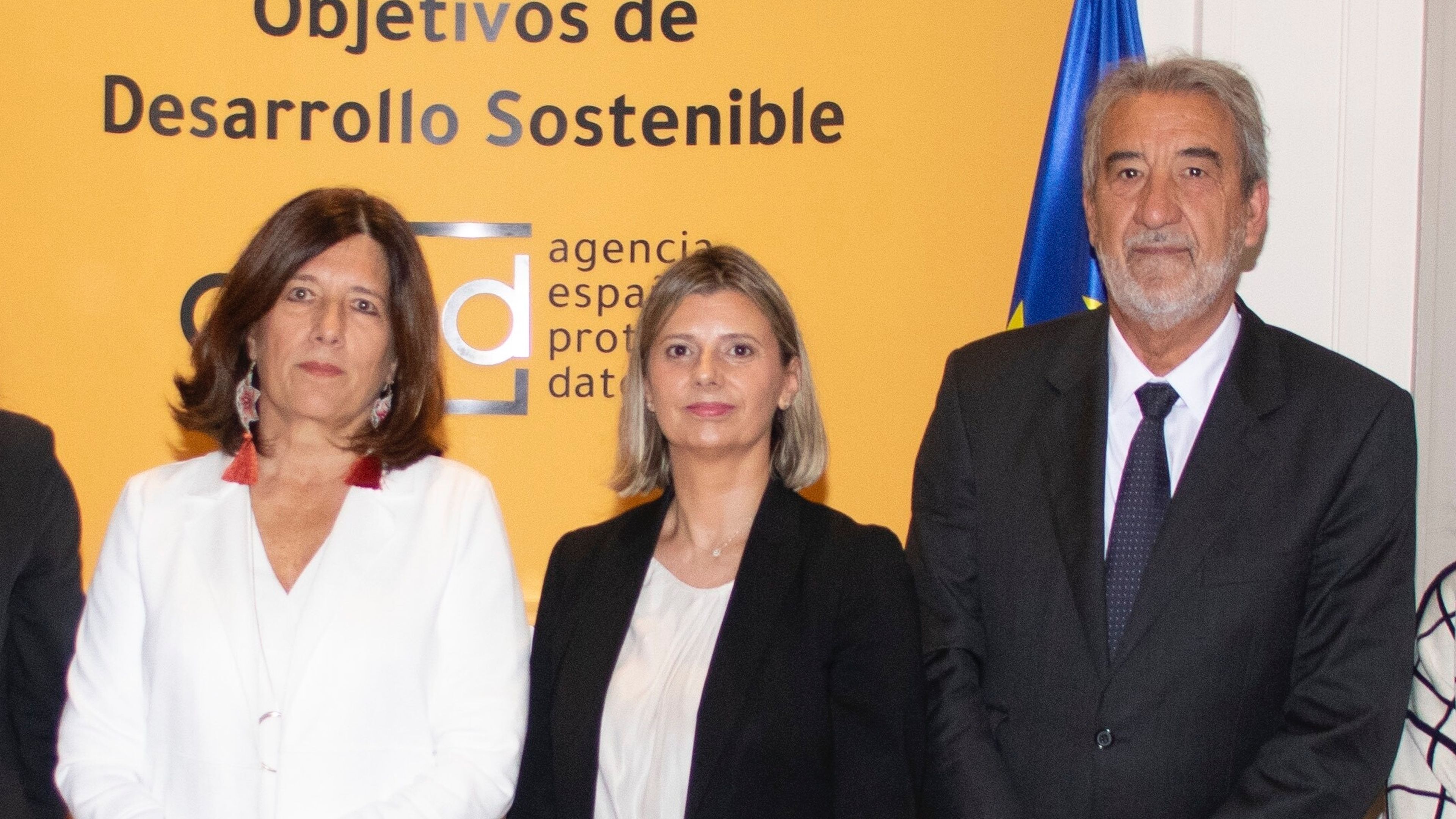 Mar España, directora de la AEPD; Ana Castellanos, vicepresidenta de la AETD; y Eduardo Esteban, fiscal de Menores en la FGE.