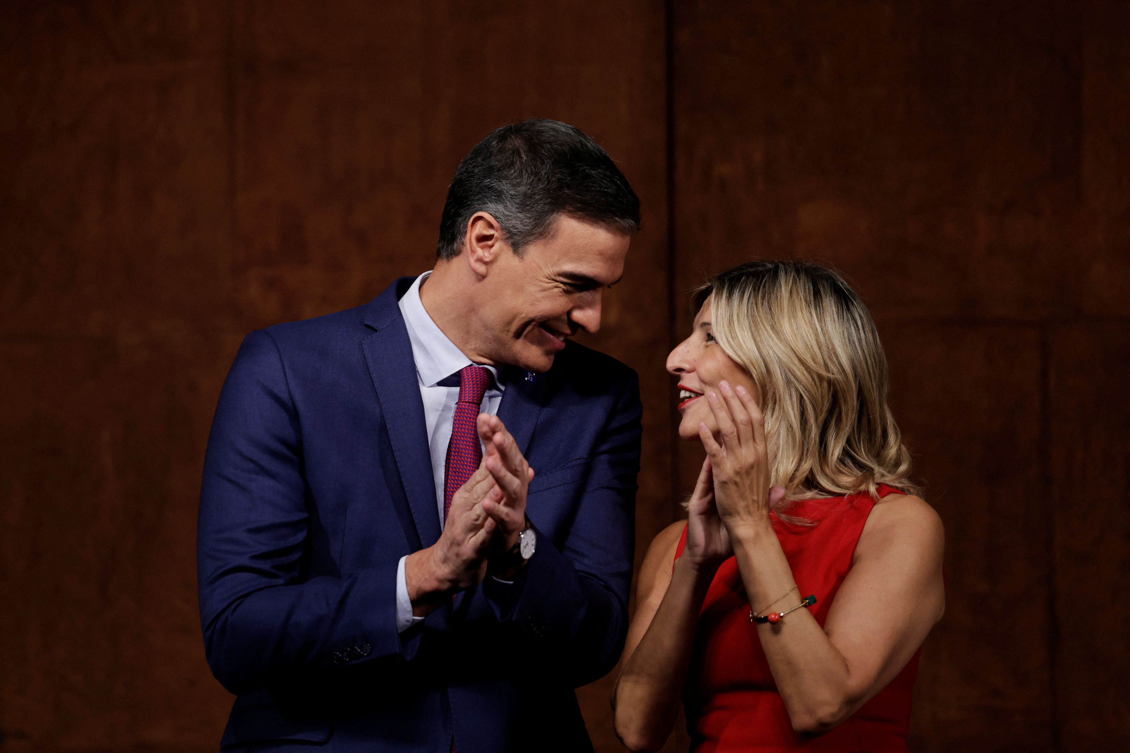 Pedro Sánchez y Yolanda Díaz, tras anunciar su acuerdo para formar un nuevo Gobierno de coalición.