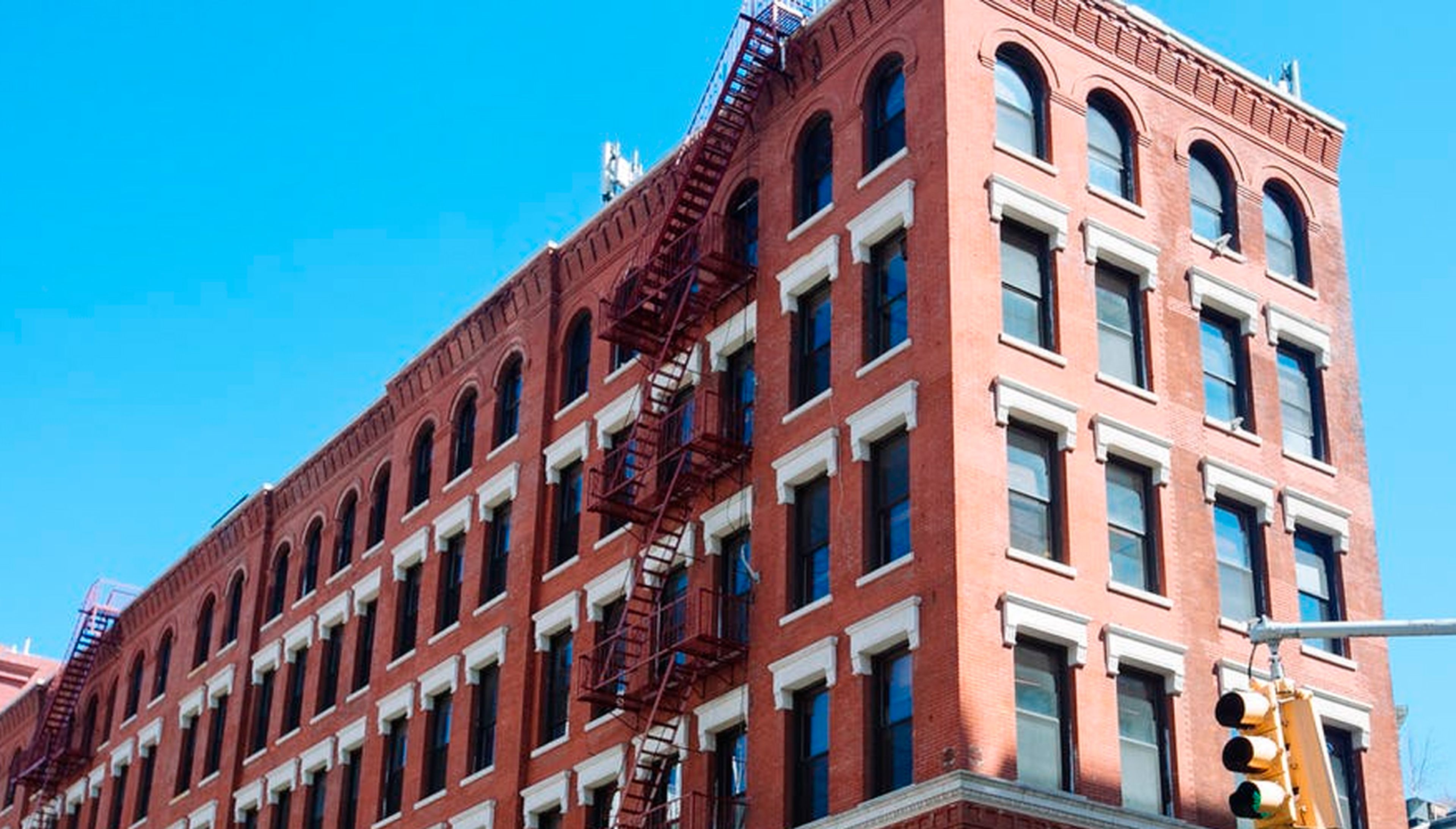 El primer edificio WeWork en la esquina de las calles Grand y Lafayette de Nueva York.