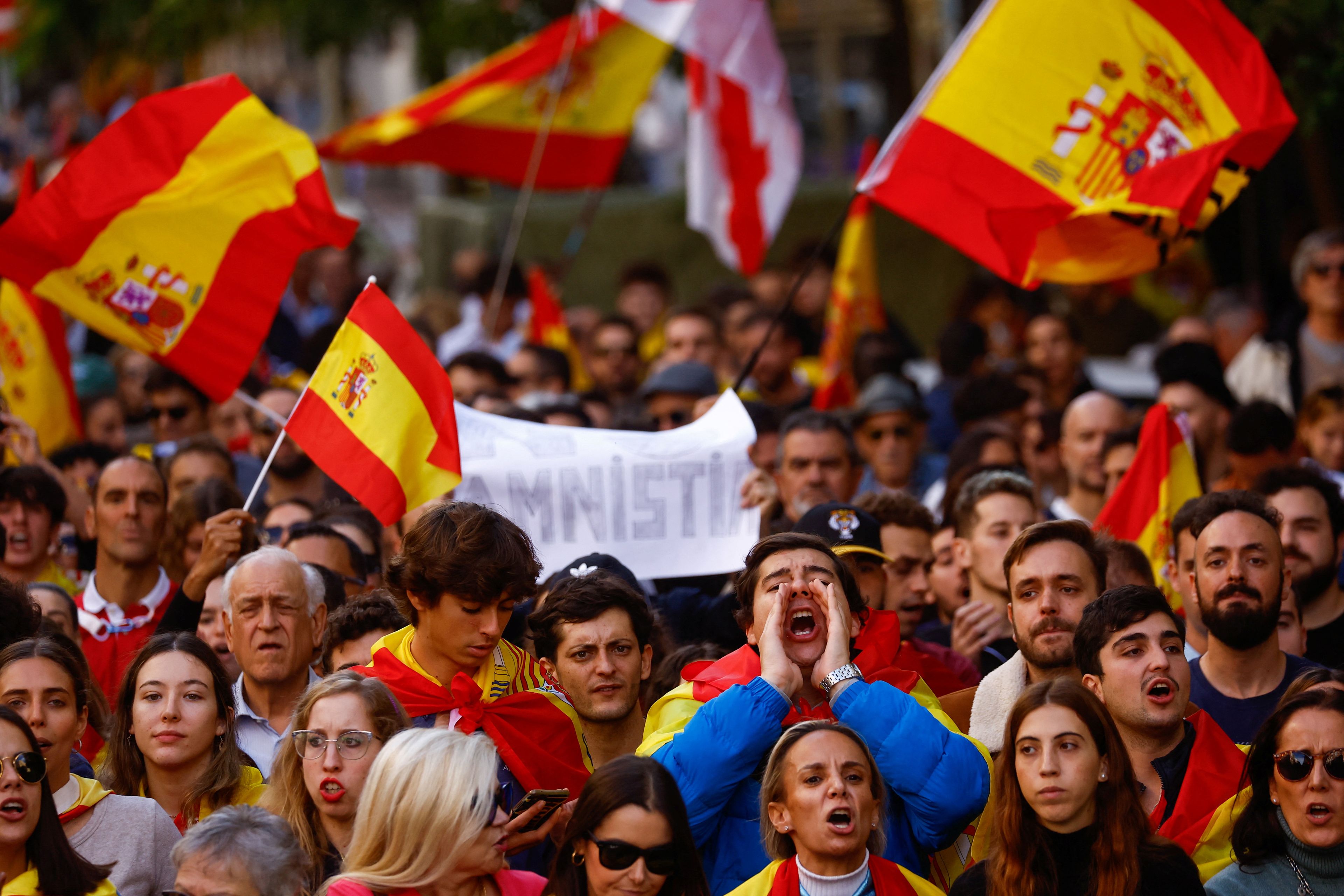Protestas contra la amnistía en España.