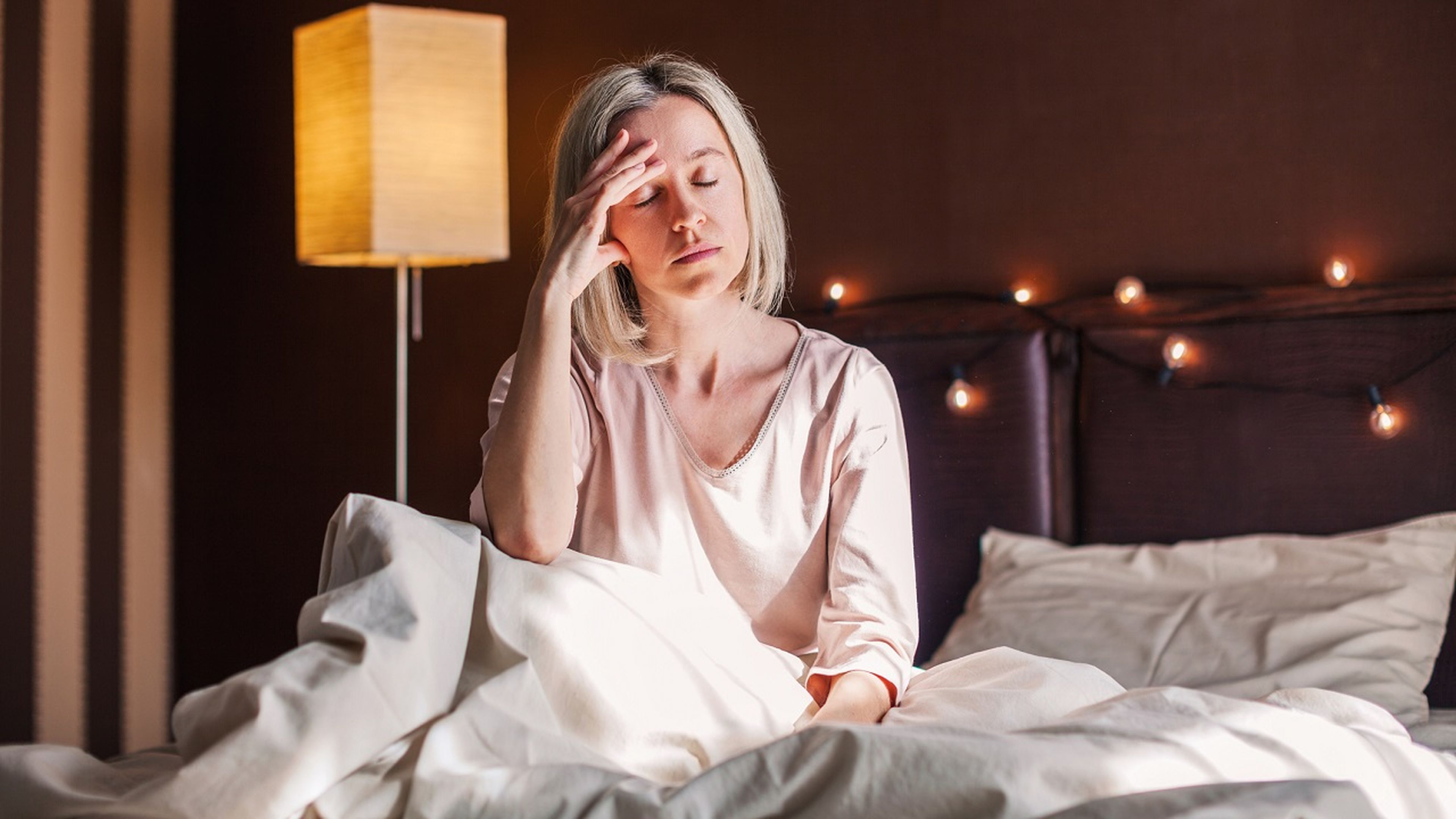 La razón por la que duermes peor pasados los 40, y cómo puedes evitarlo