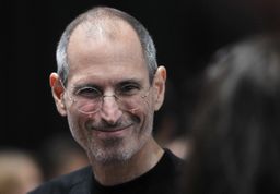 Steve Jobs sonriendo
