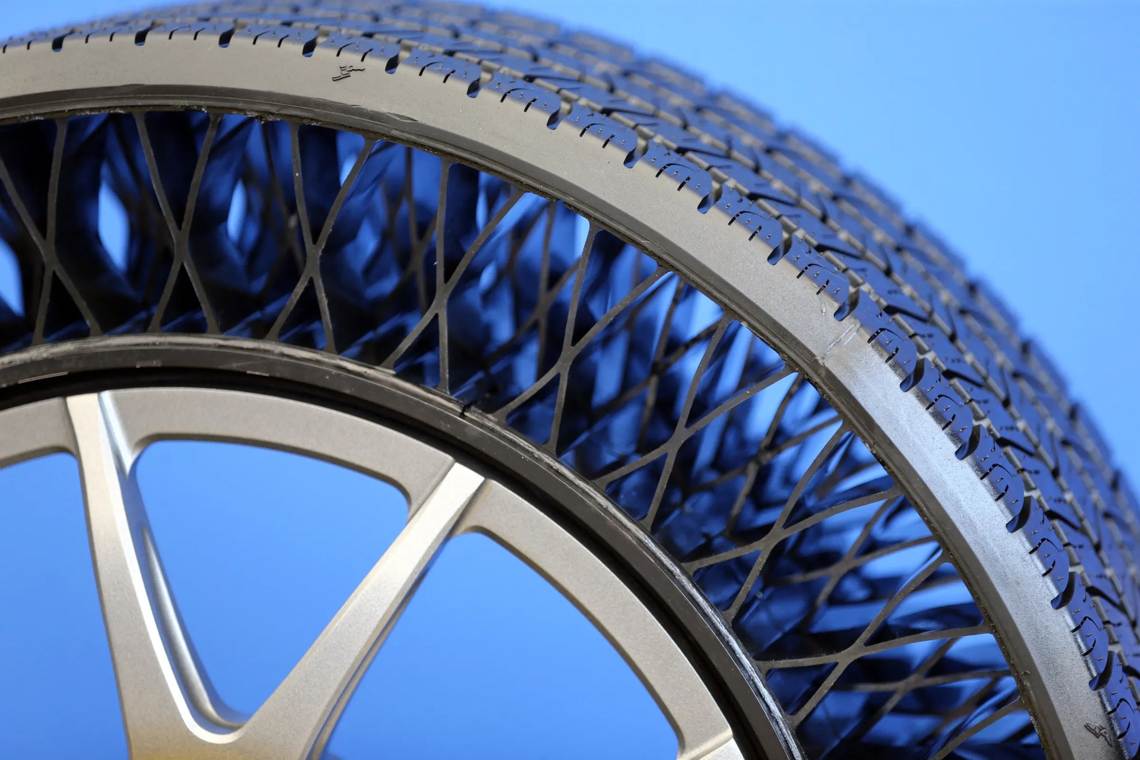 Diversas empresas emergentes y consolidadas están innovando para hacer neumáticos mejores, más limpios y más seguros.