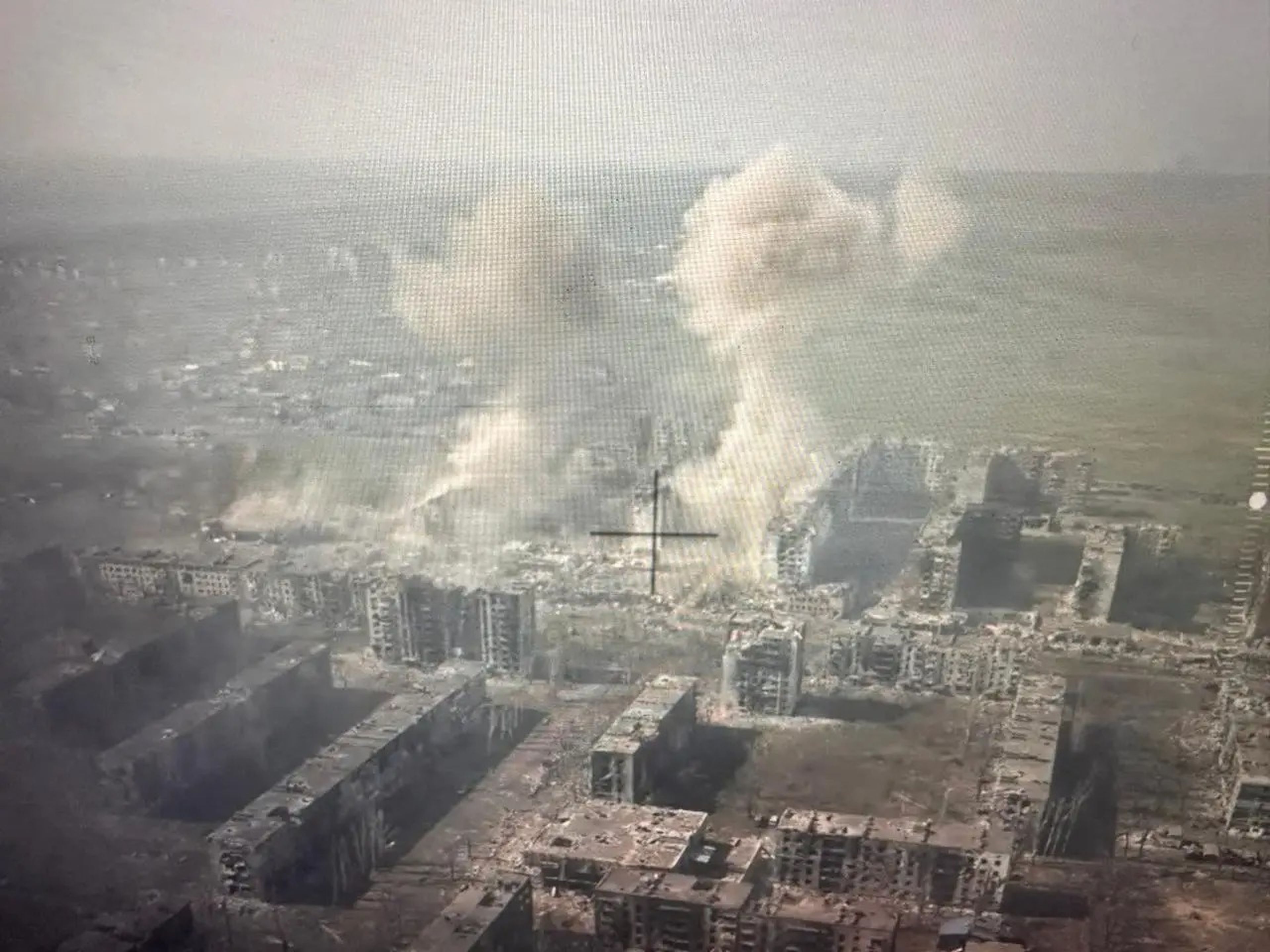 Yuriy Stetskiv identifica esta imagen tomada por un dron como un ataque ruso fallido contra su puesto de mando. 