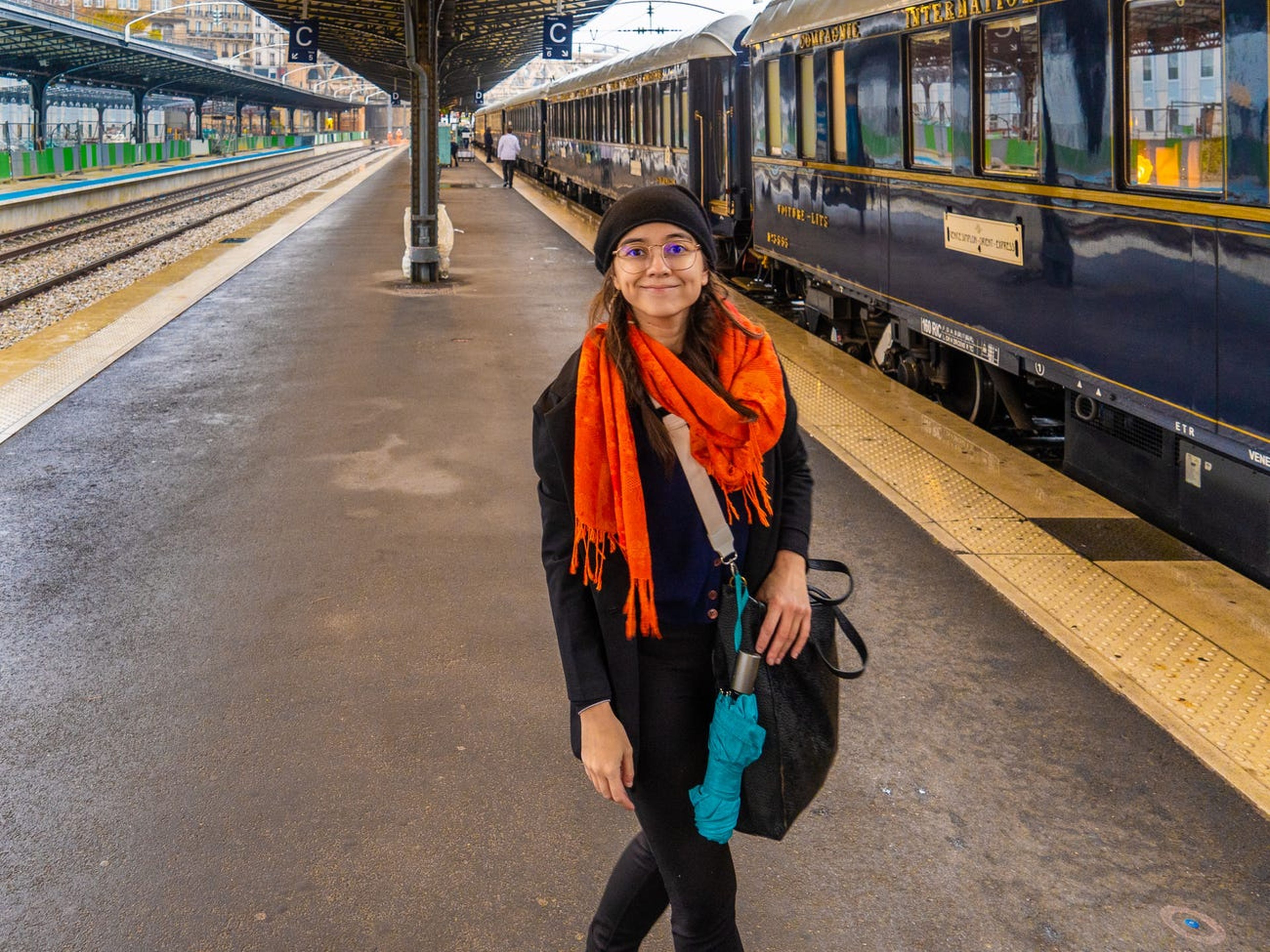 La autora se prepara para embarcar en el Venice Simplon-Orient-Express.