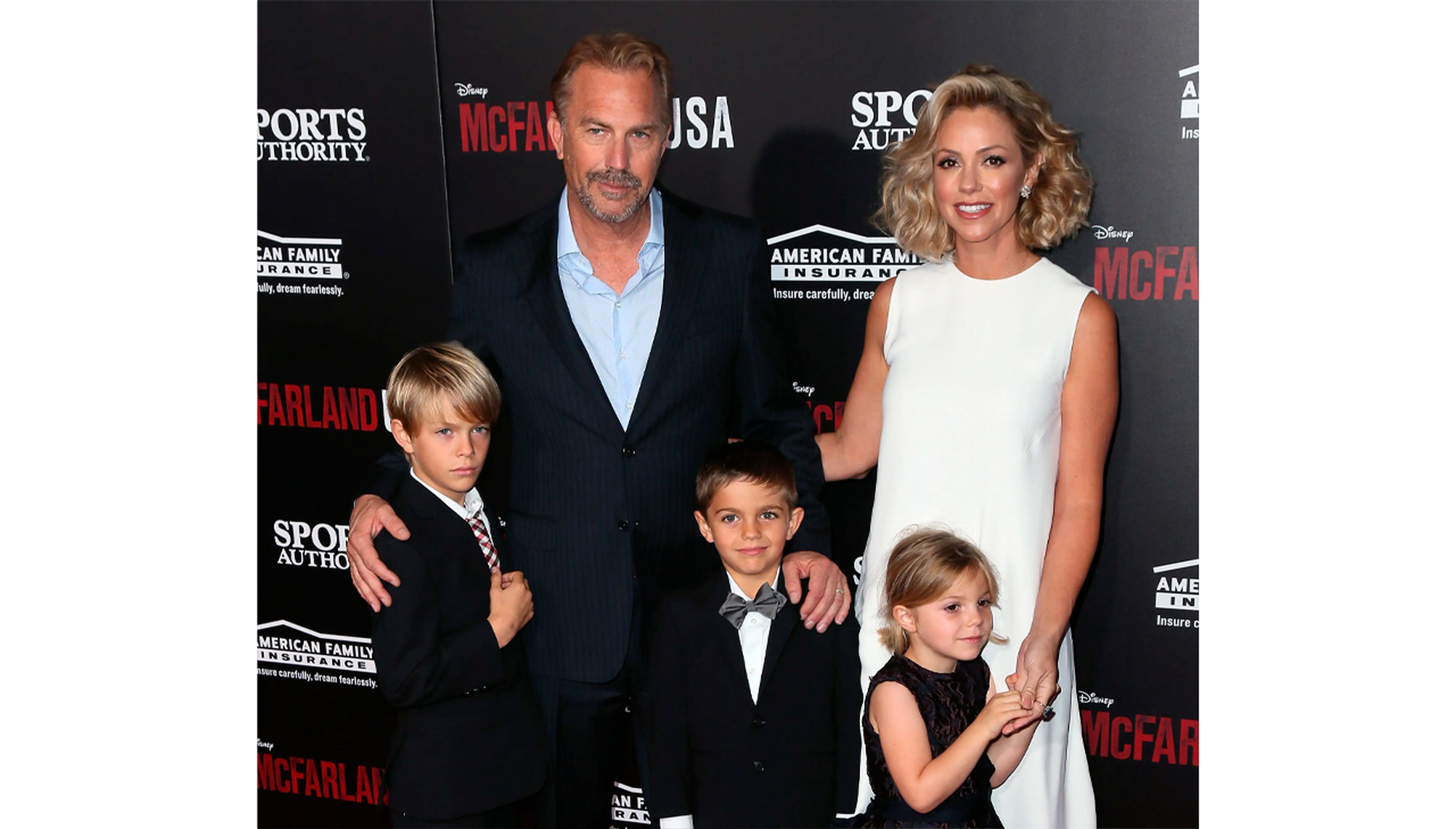 Costner, Baumgartner y sus hijos en 2015.
