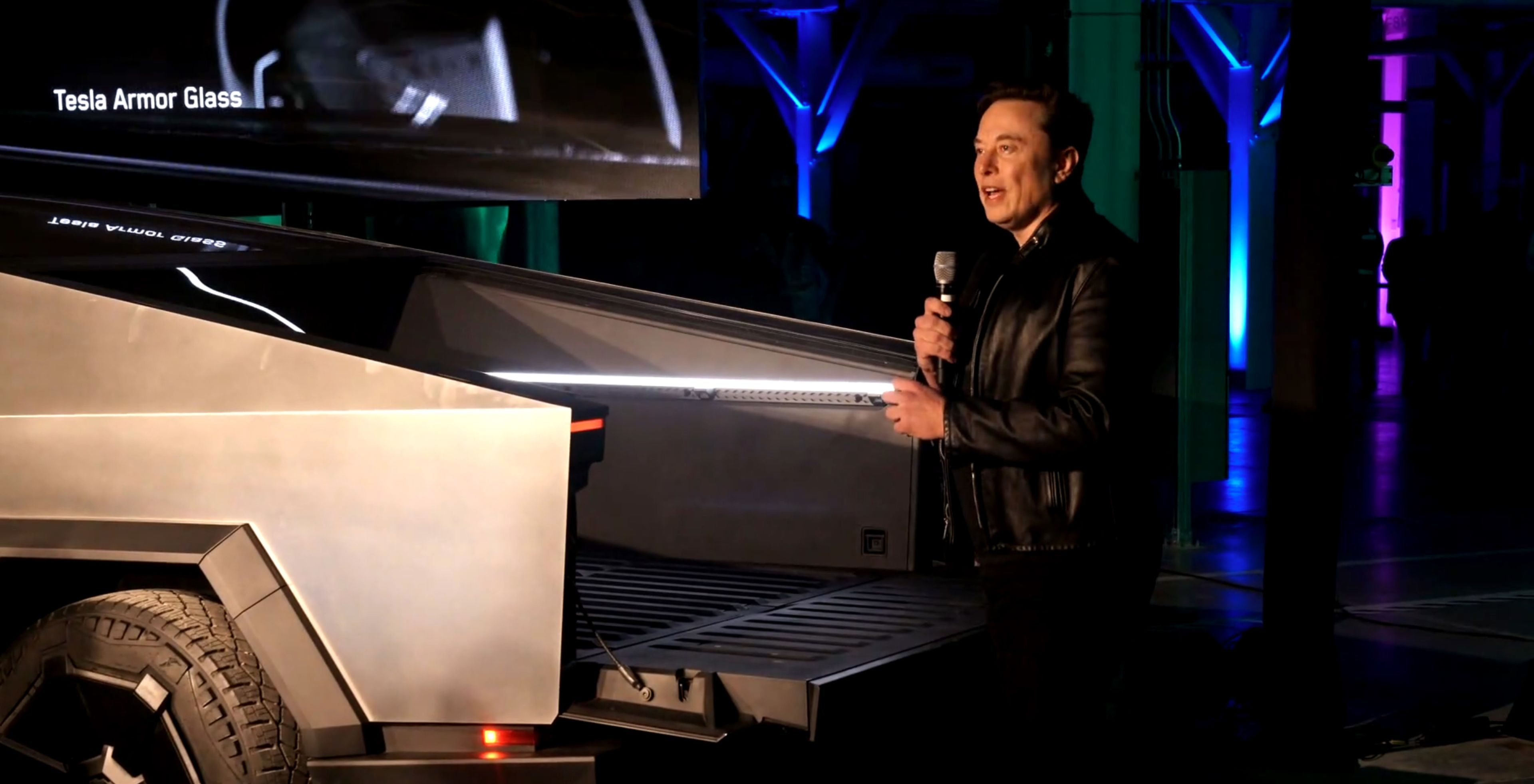 Elon Musk en el acto de entrega del Cybertruck