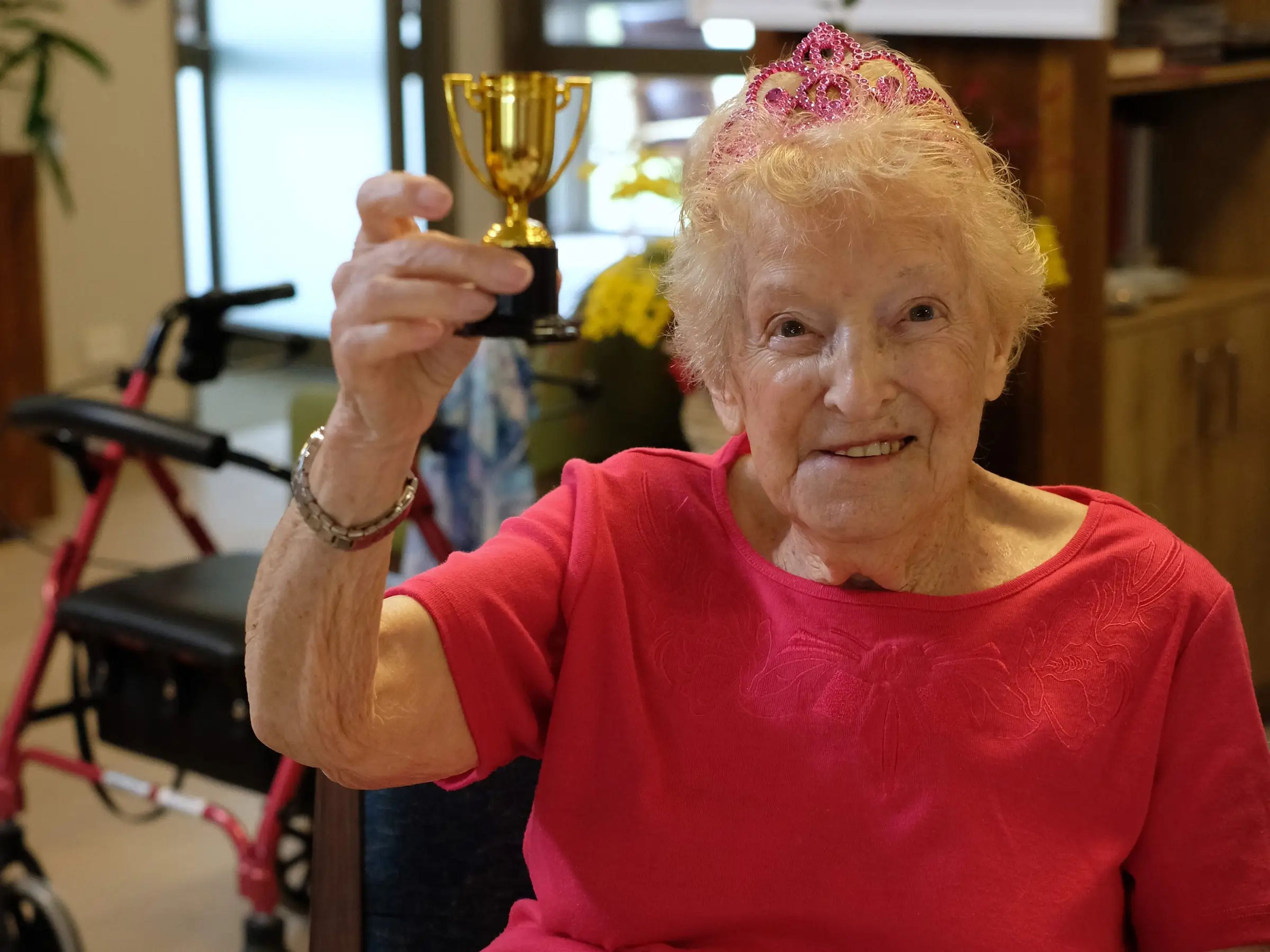 Katie MacRae ha vivido 2 guerras mundiales hasta llegar a los 106 años.