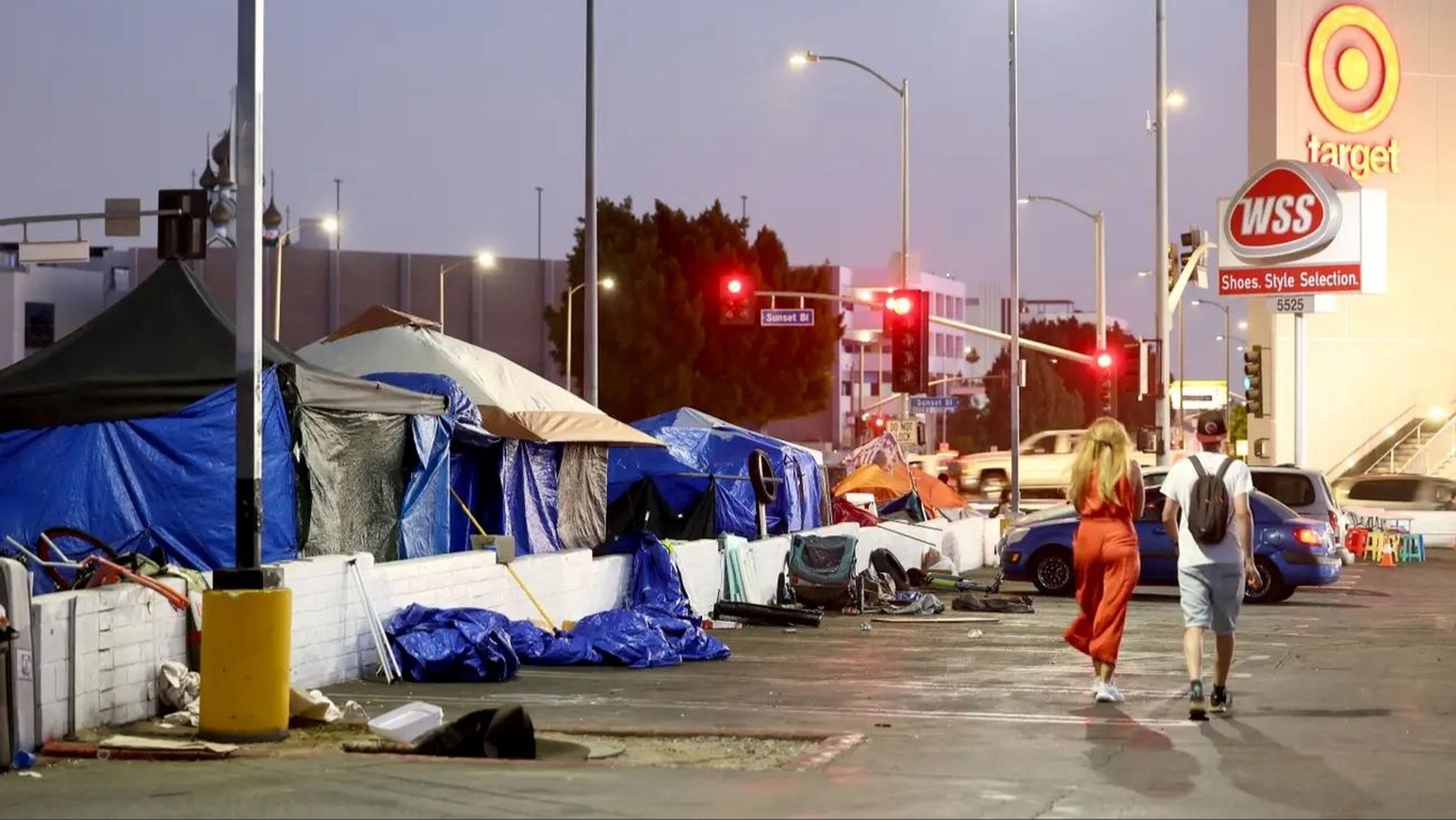 Un campamento de personas sin hogar, el 28 de septiembre de 2023, en Los Ángeles, California (EEUU).