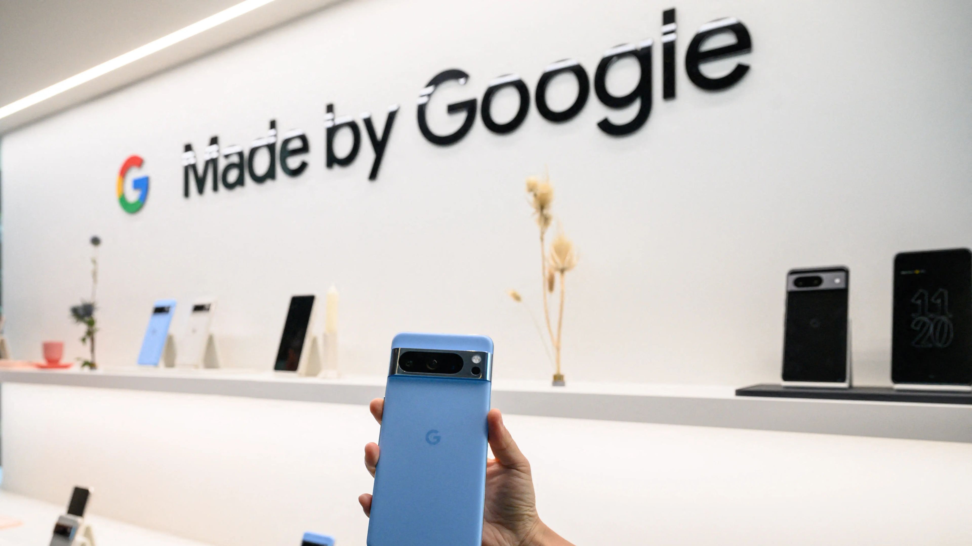 El planteamiento de Google para distribuir Android retrasó su estrategia de dispositivos propios.