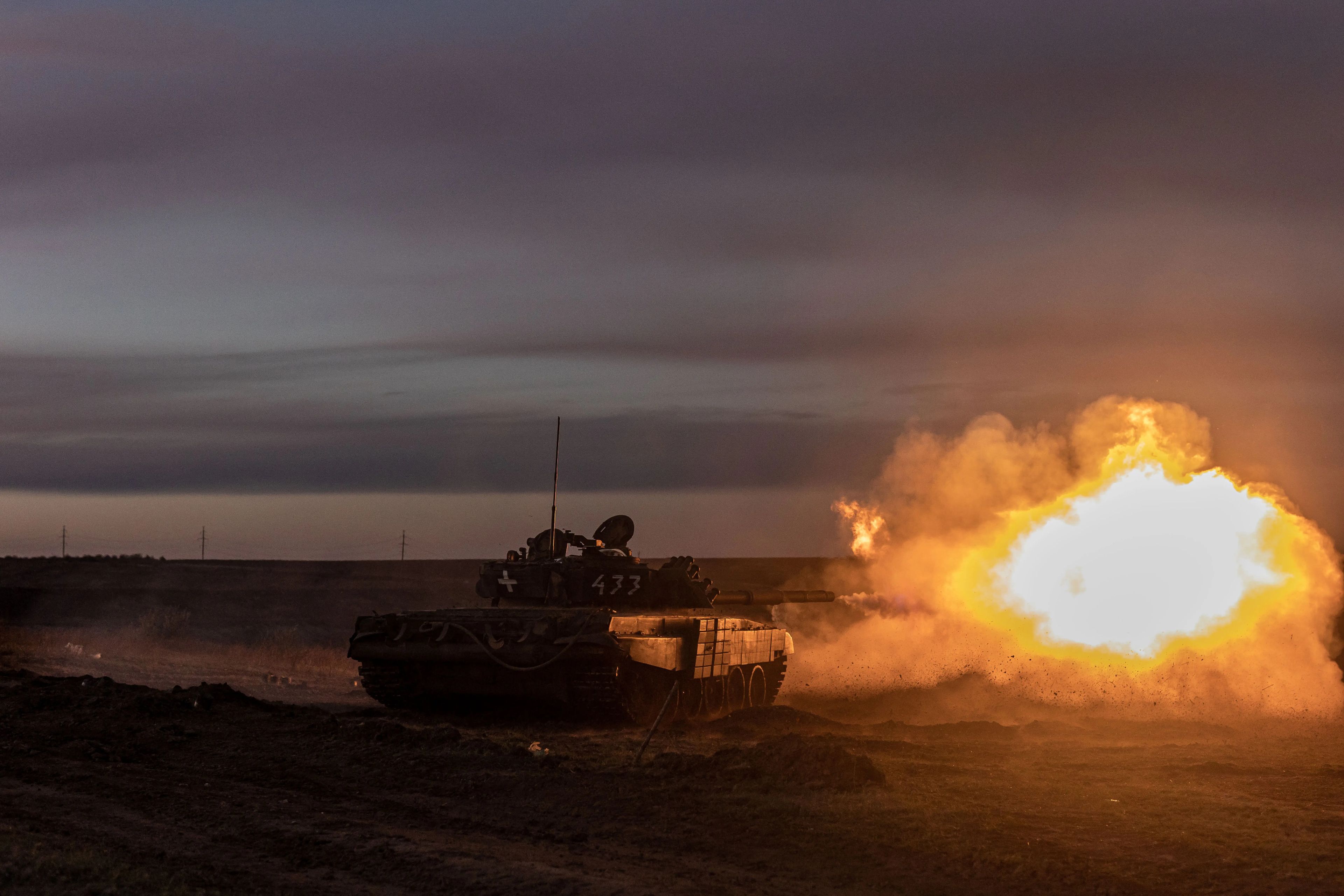 Soldados del ejército ucraniano de la 22ª brigada durante un entrenamiento de tanques mientras continúa la guerra entre Rusia y Ucrania en el óblast de Donetsk, Ucrania, el 29 de octubre de 2023.