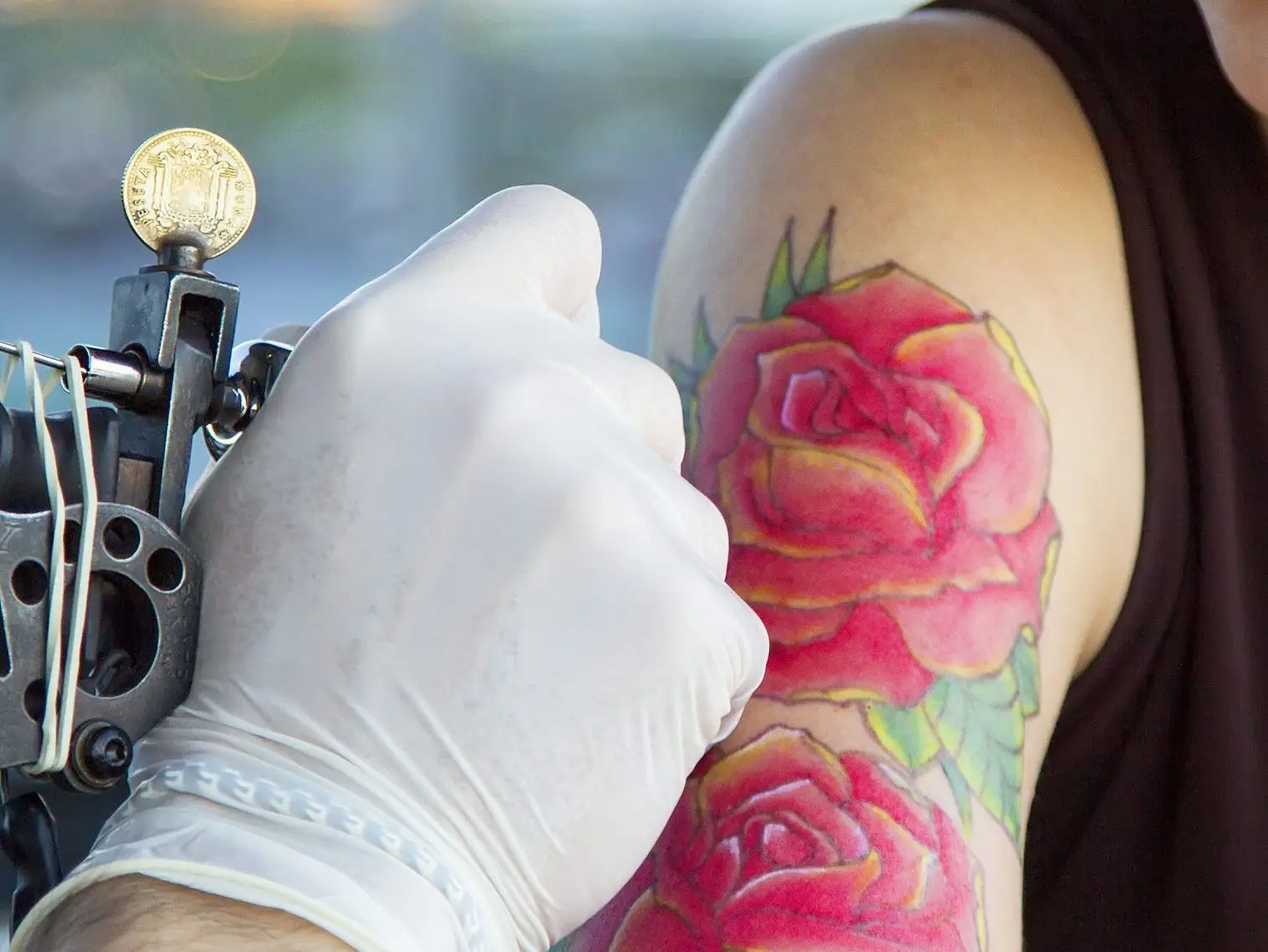 Agregar color sigue siendo tendencia en los tatuajes.
