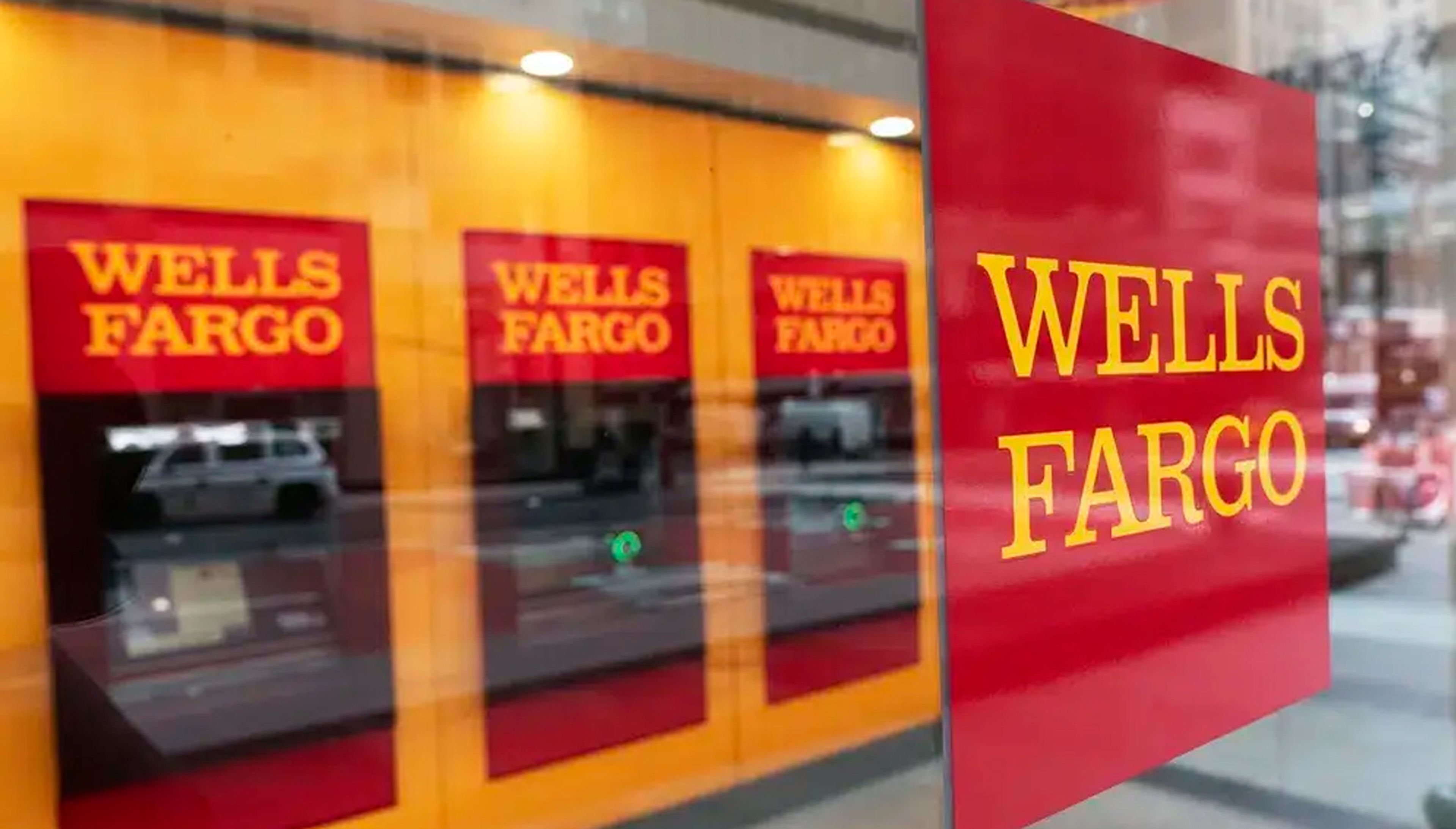 Un exdirectivo de Wells Fargo se enfrenta a una pena de prisión por el escándalo bancario.