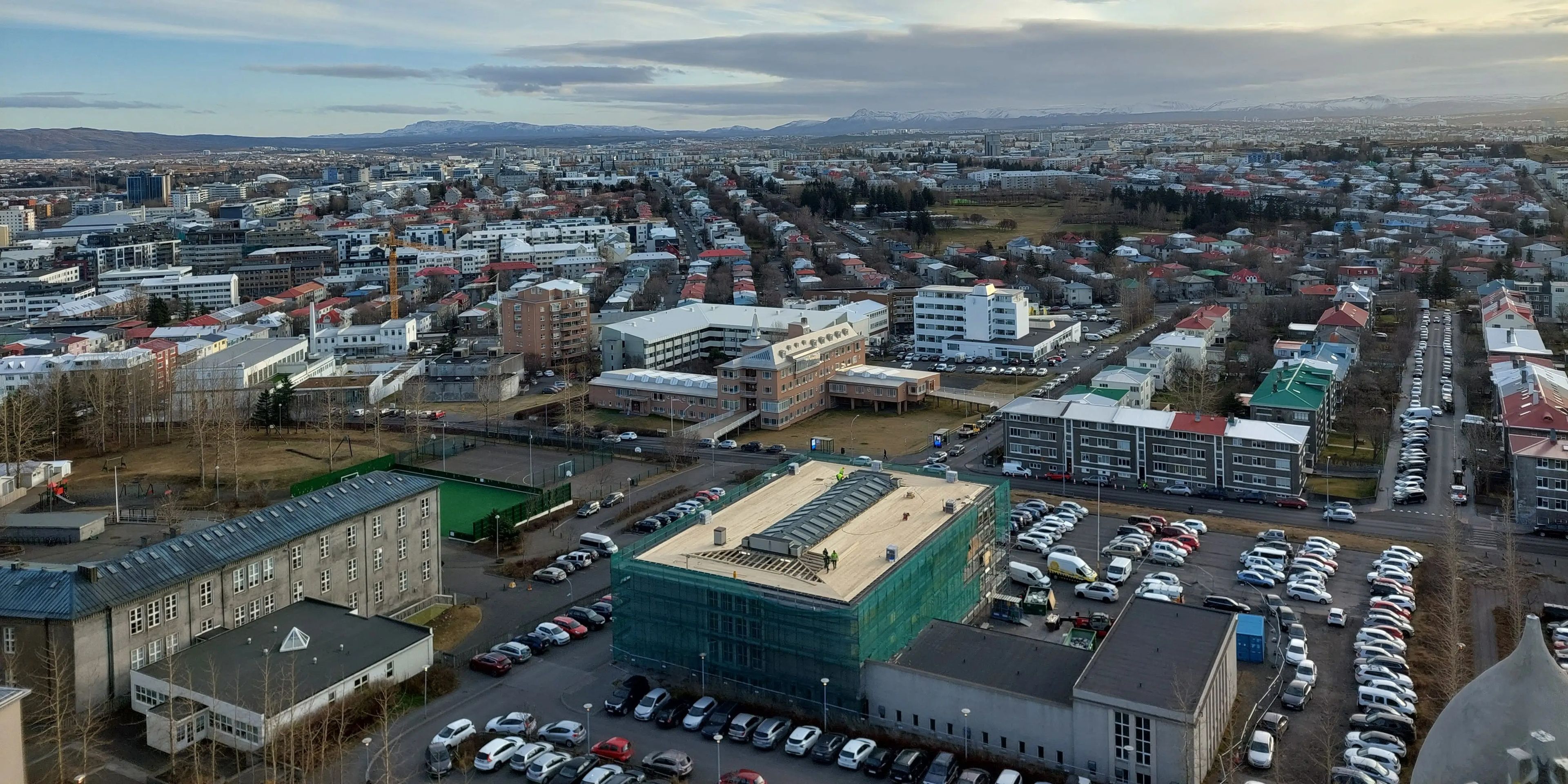 Islandia tiene unos 397.000 habitantes, de los cuales unos 140.000 viven en Reikiavik.