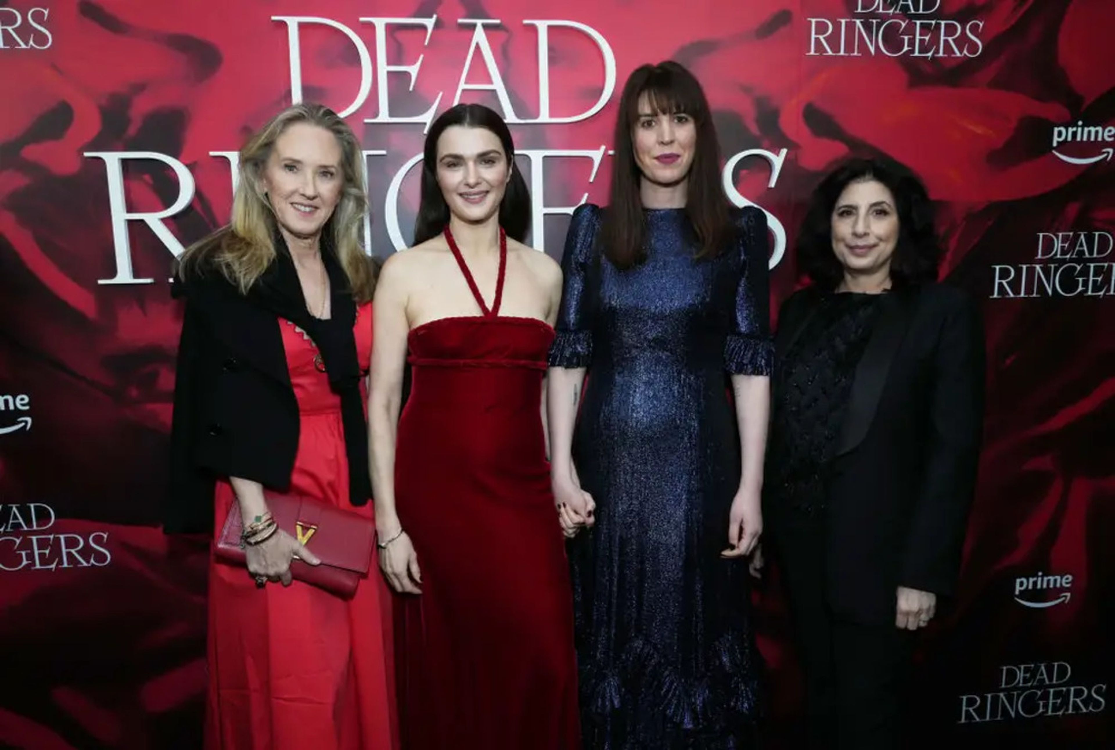 De izquierda a derecha, la directora de Amazon MGM Studios, Jen Salke, Rachel Weisz, Alice Birch y la directora de Marketing de Amazon y MGM Studios, Sue Kroll, asisten al estreno de Dead Ringers en abril de 2023.