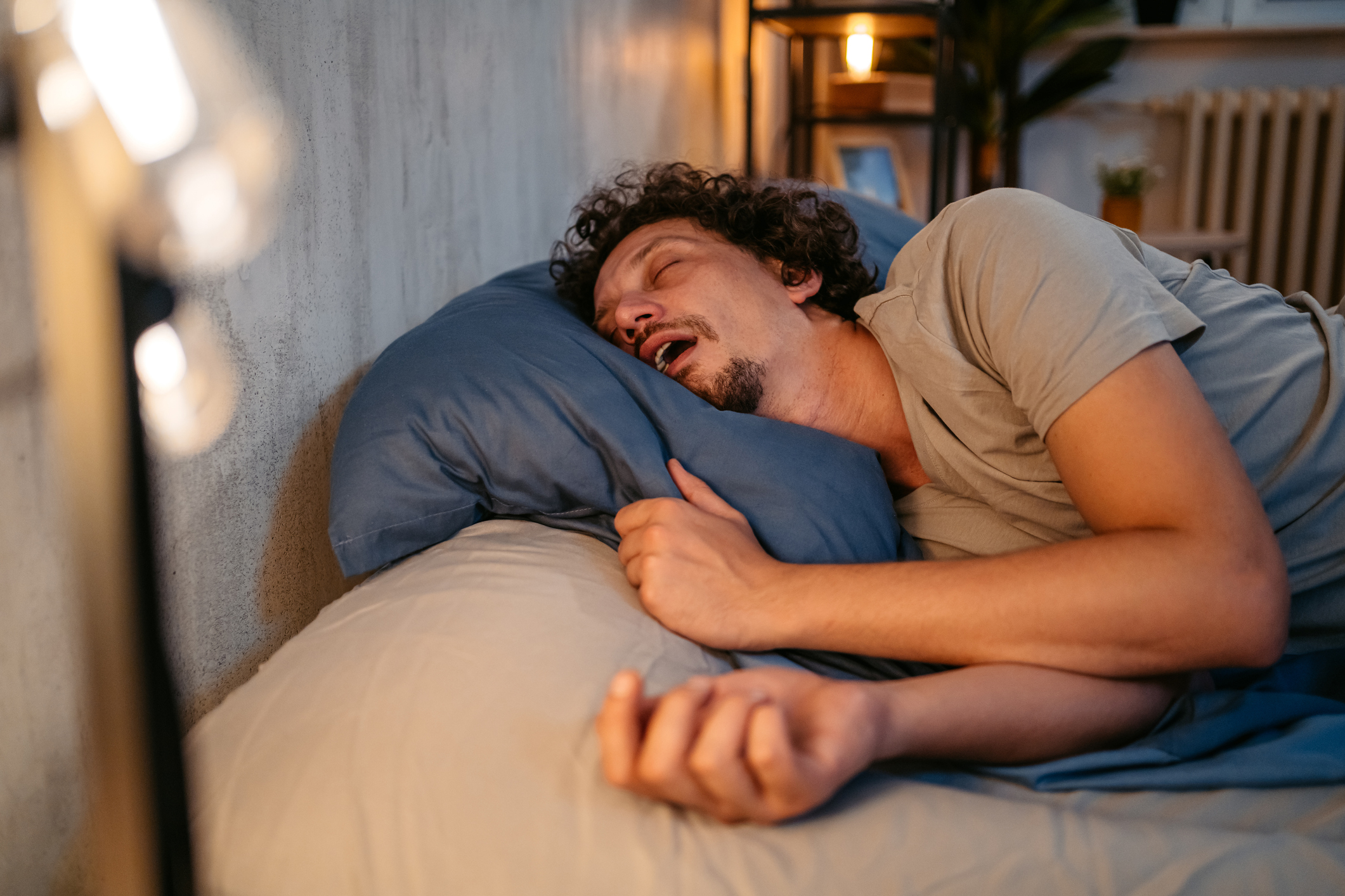 Descubre los sencillos cambios de estilo de vida para dejar de roncar y  dormir mejor