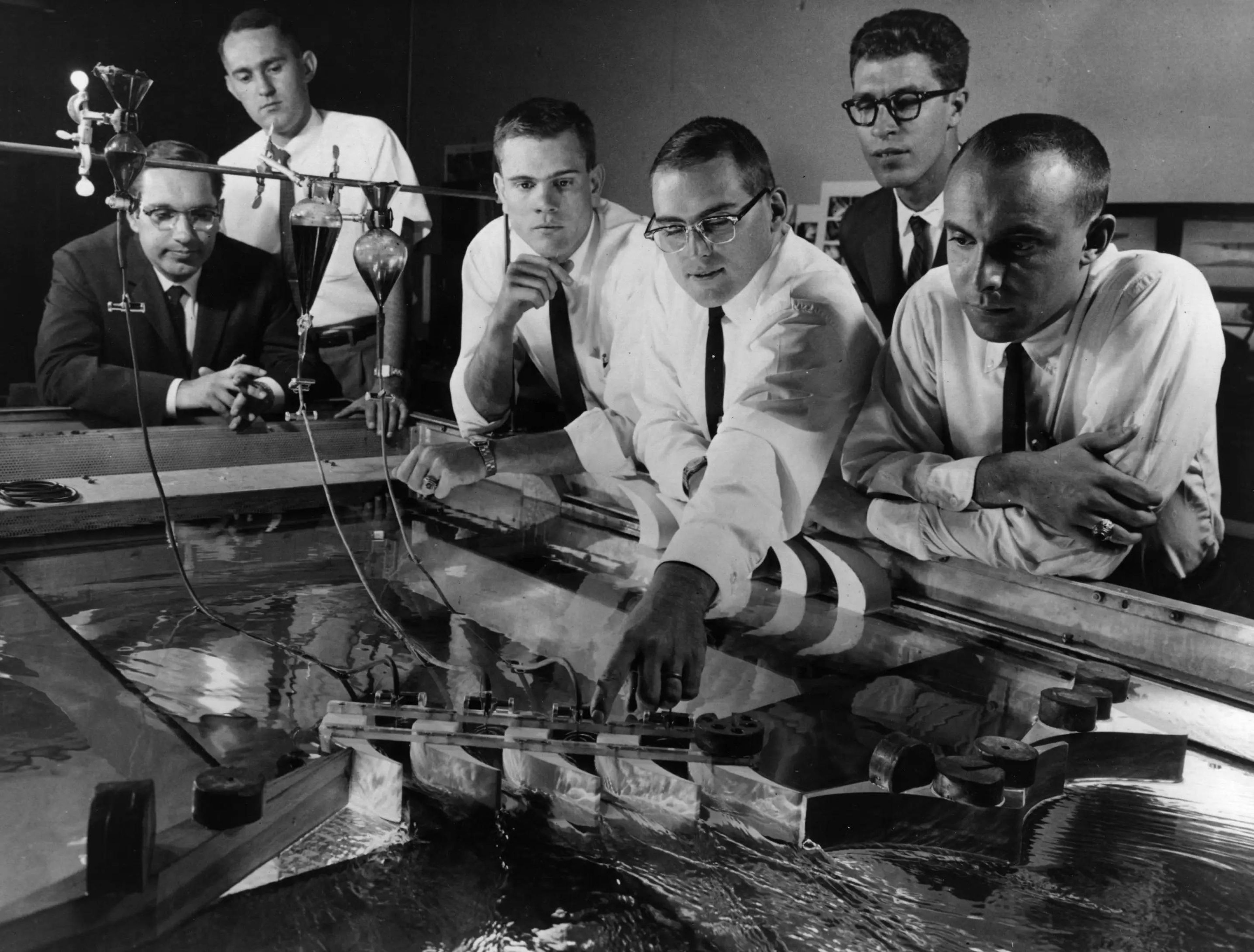 Investigadores de GE en 1969. Por aquel entonces, los profesionales disfrutaban de una seguridad laboral que hoy sería impensable.