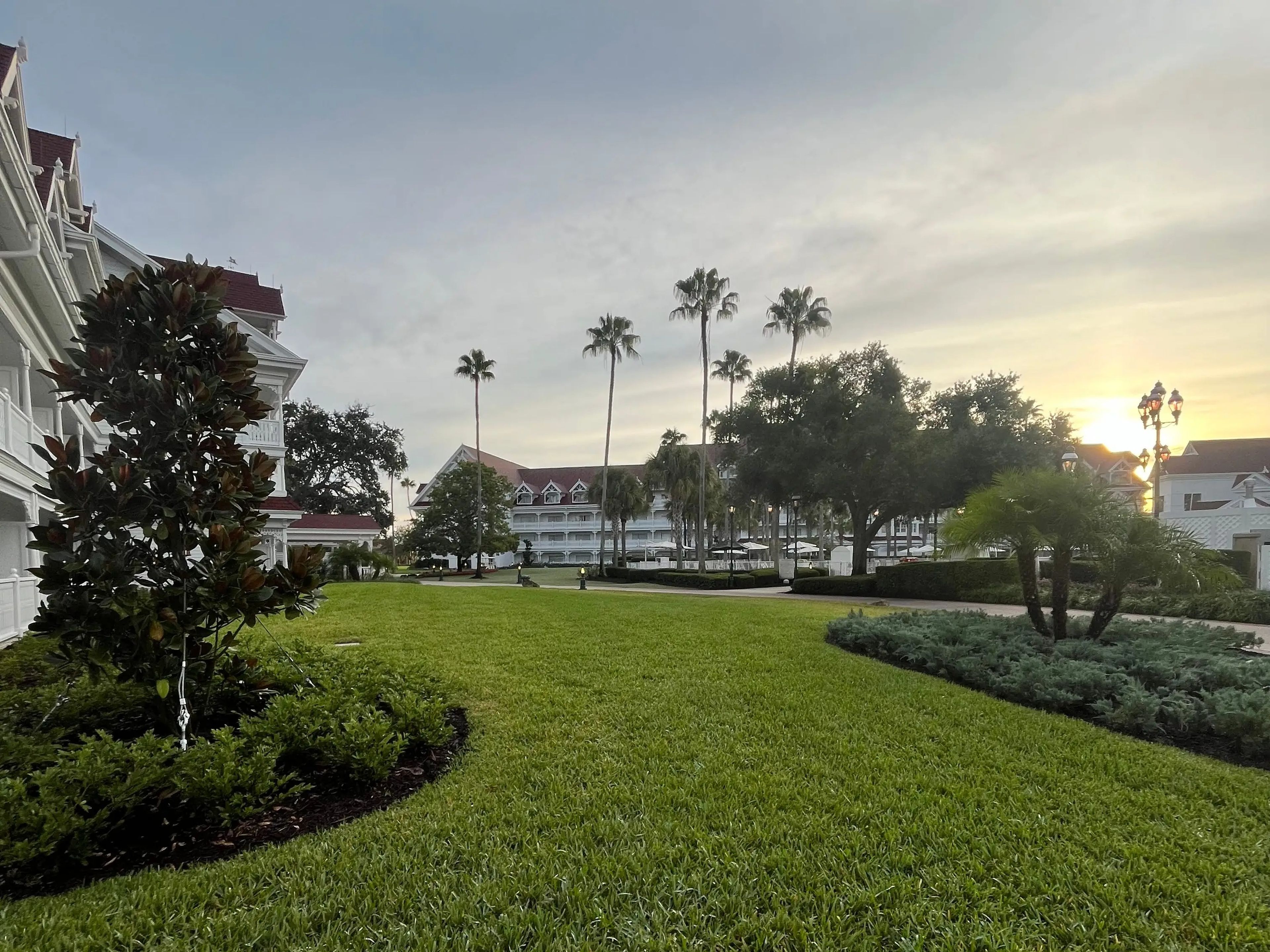 exterior shot of the landscaping at the grand floridian resort in disney world
