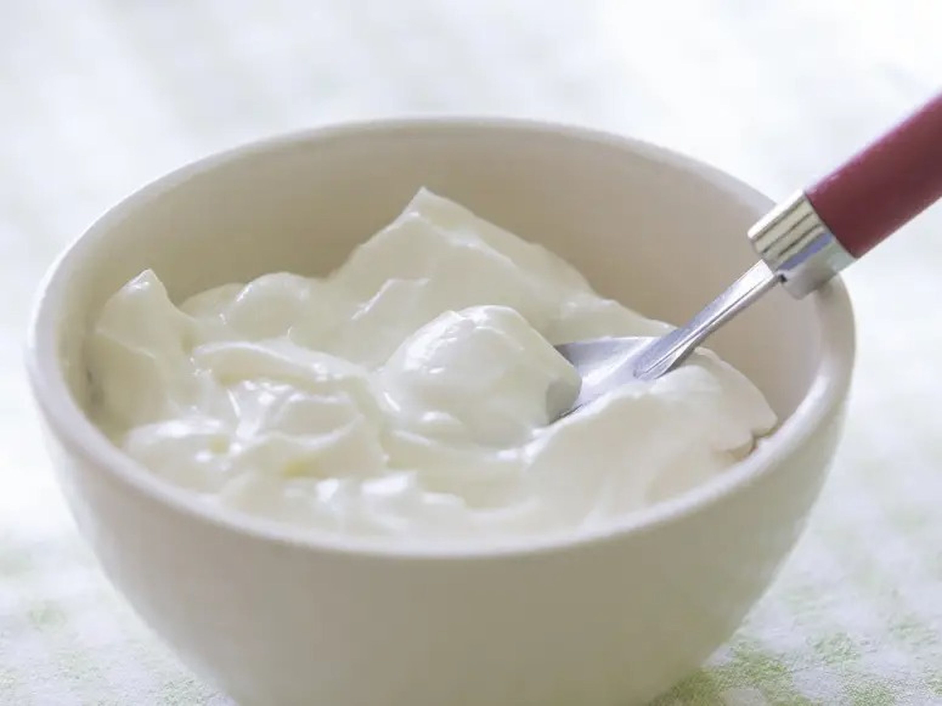 Asegúrate de no consumir yogur con mucha azúcar añadida.