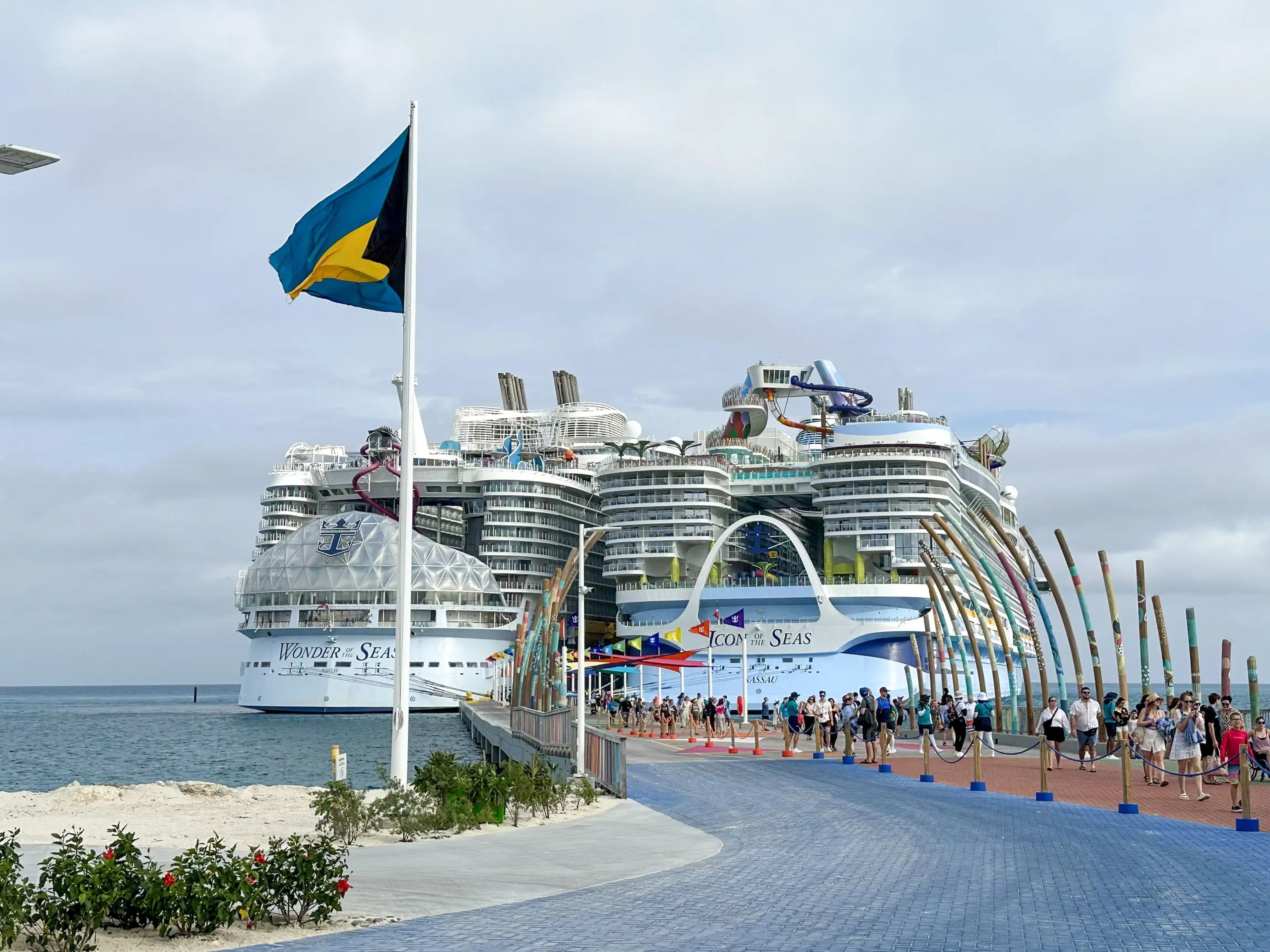 El Wonder of the Seas y el Icon of the Seas de Royal Caribbean atracaron en la isla privada de la naviera.