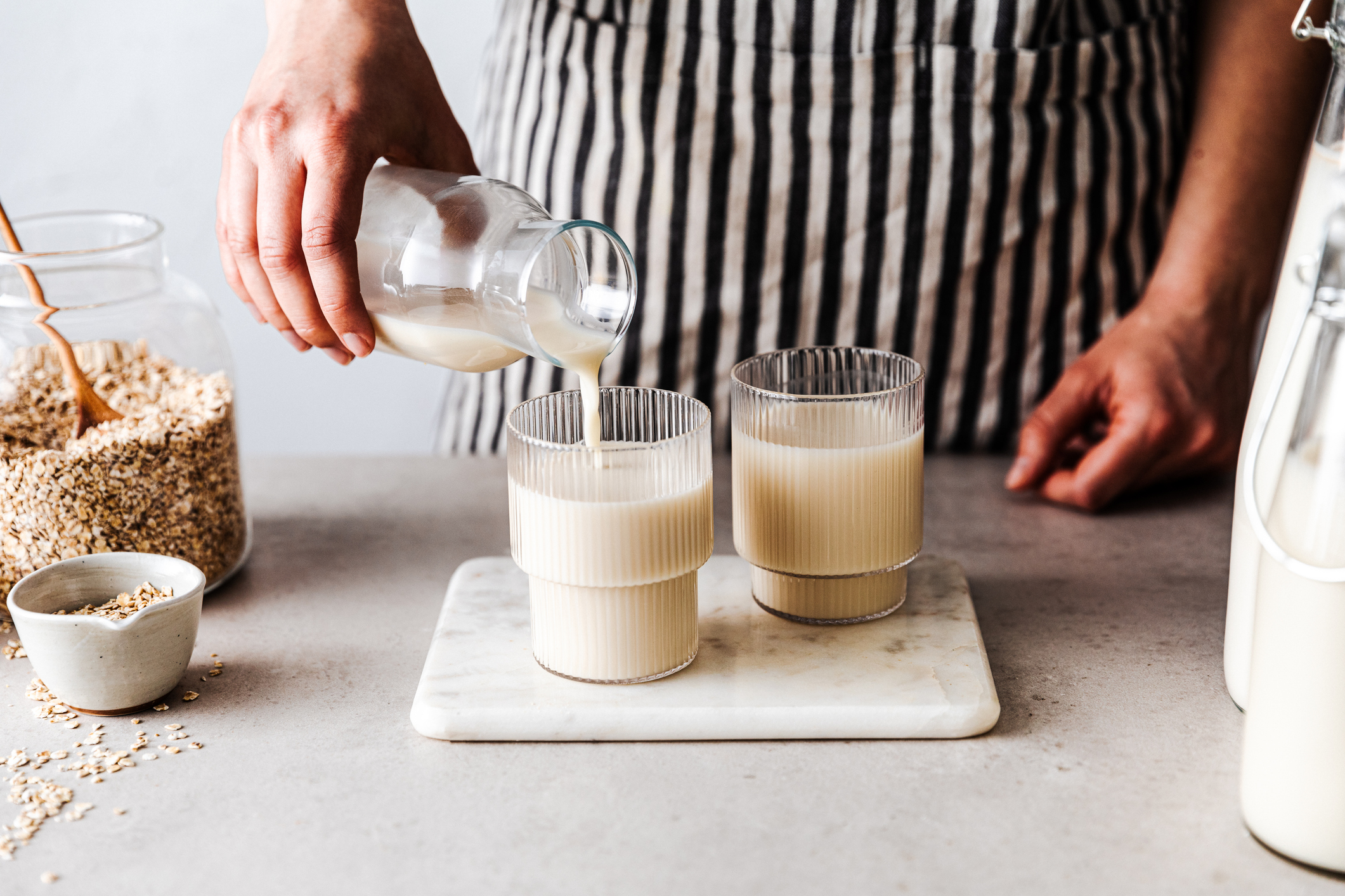 Leche de avena o leche entera?: esta es la que tiene más calorías