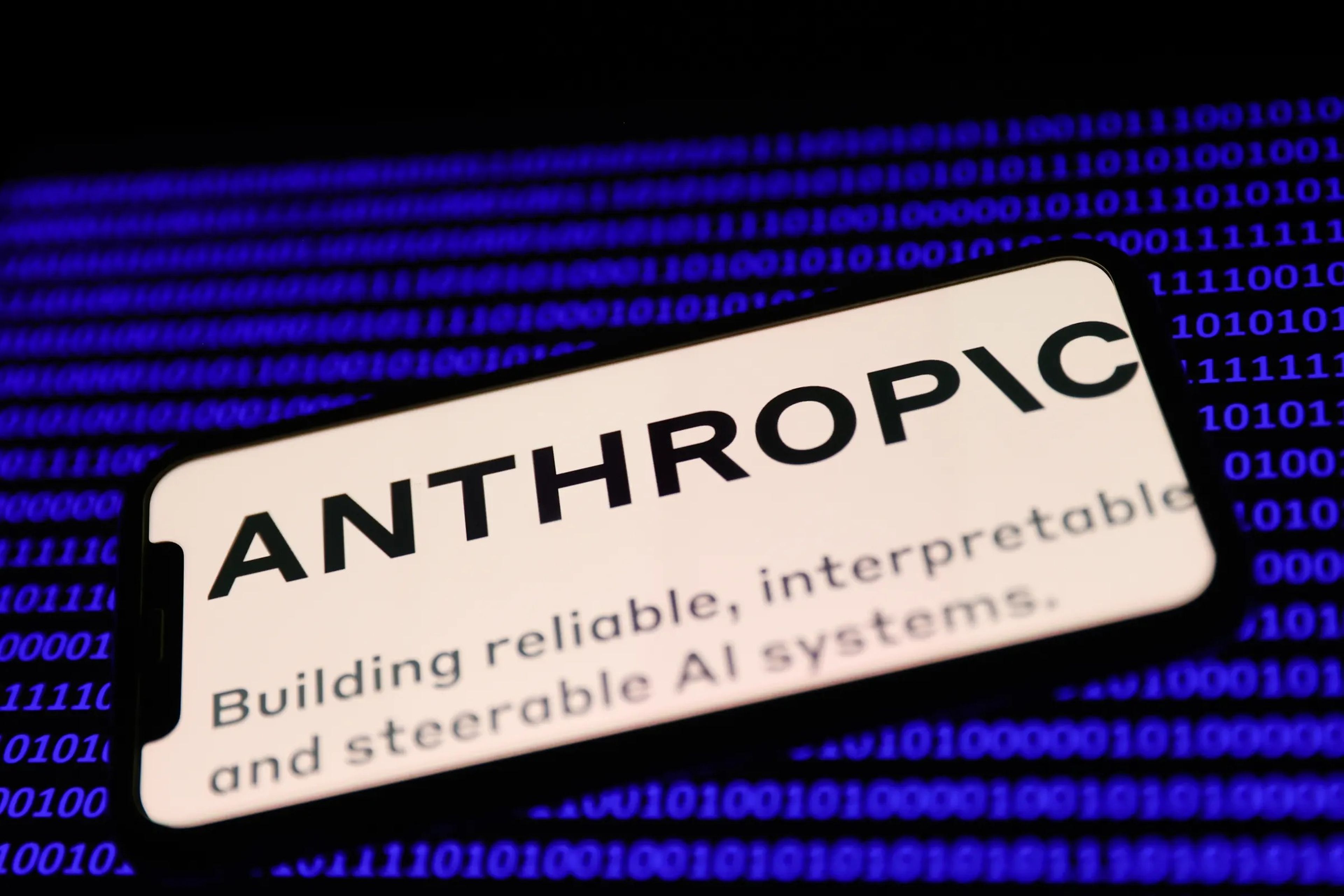 Logo de Anthropic, la startup de inteligencia artificial impulsada por Amazon.