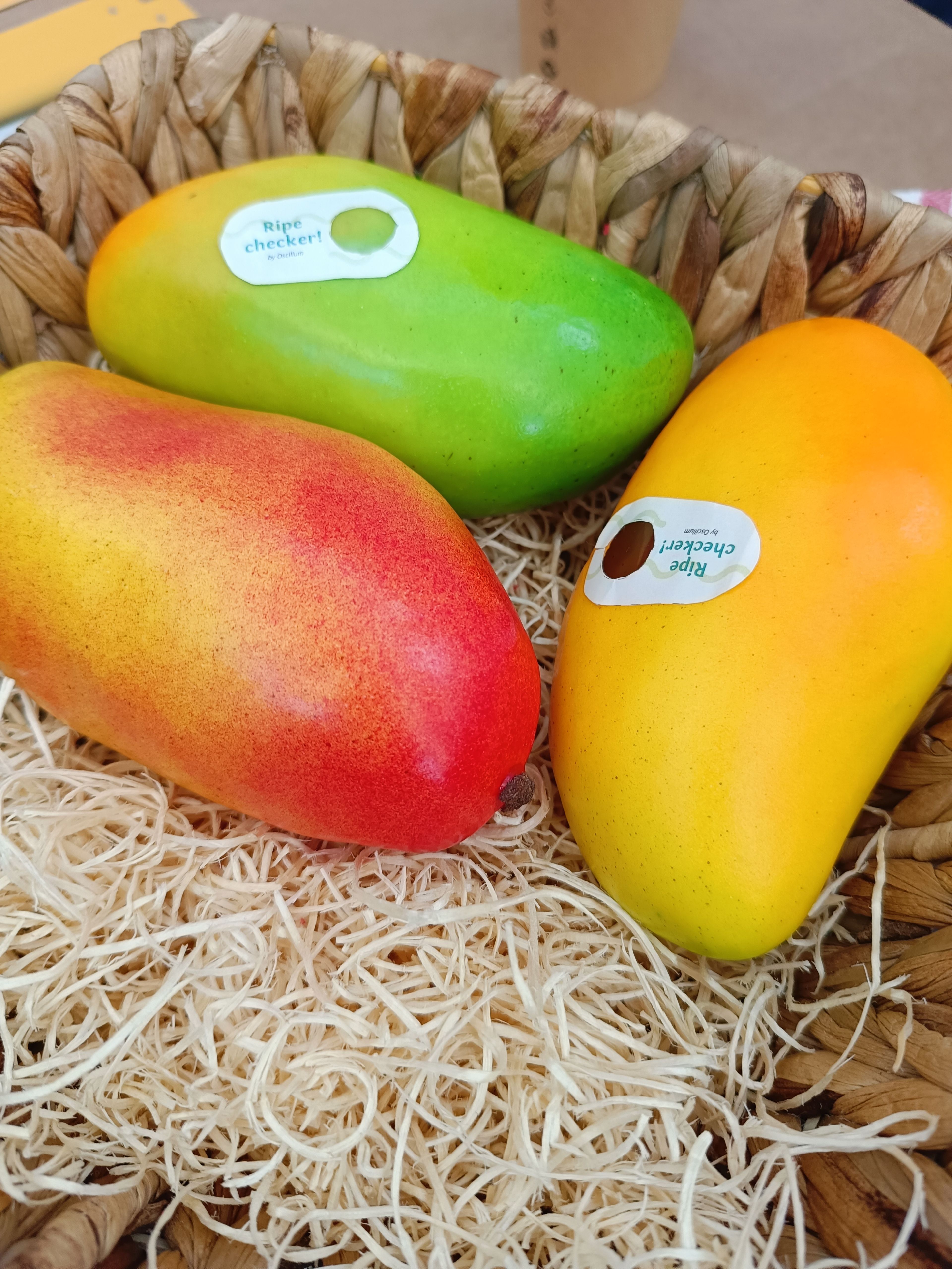 Mangos con etiquetado inteligente de Oscillum en la Ftalks food summit Valencia celebrada en Valencia en 2023.