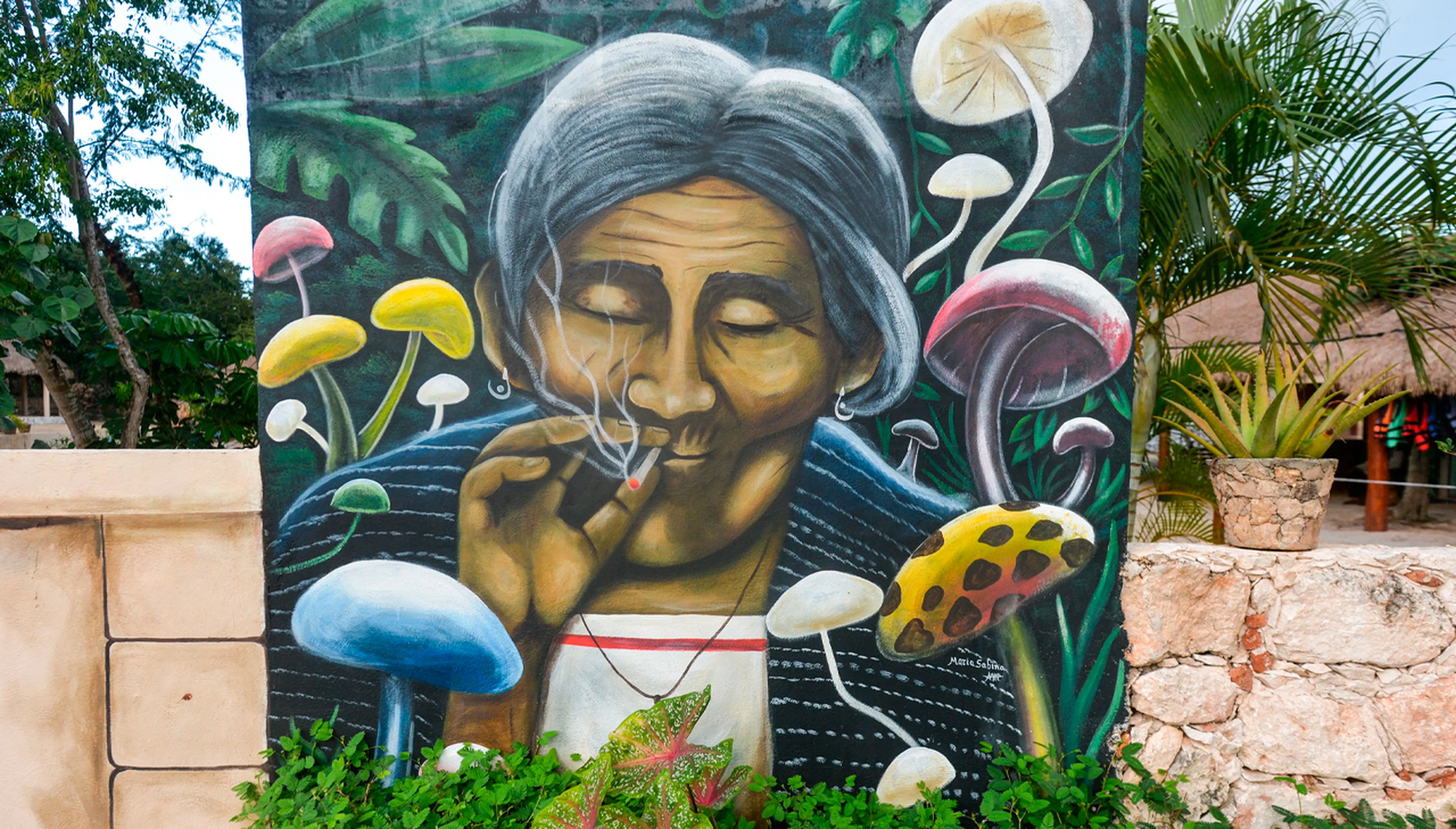Pintura que representa a una mujer fumando setas alucinógenas.