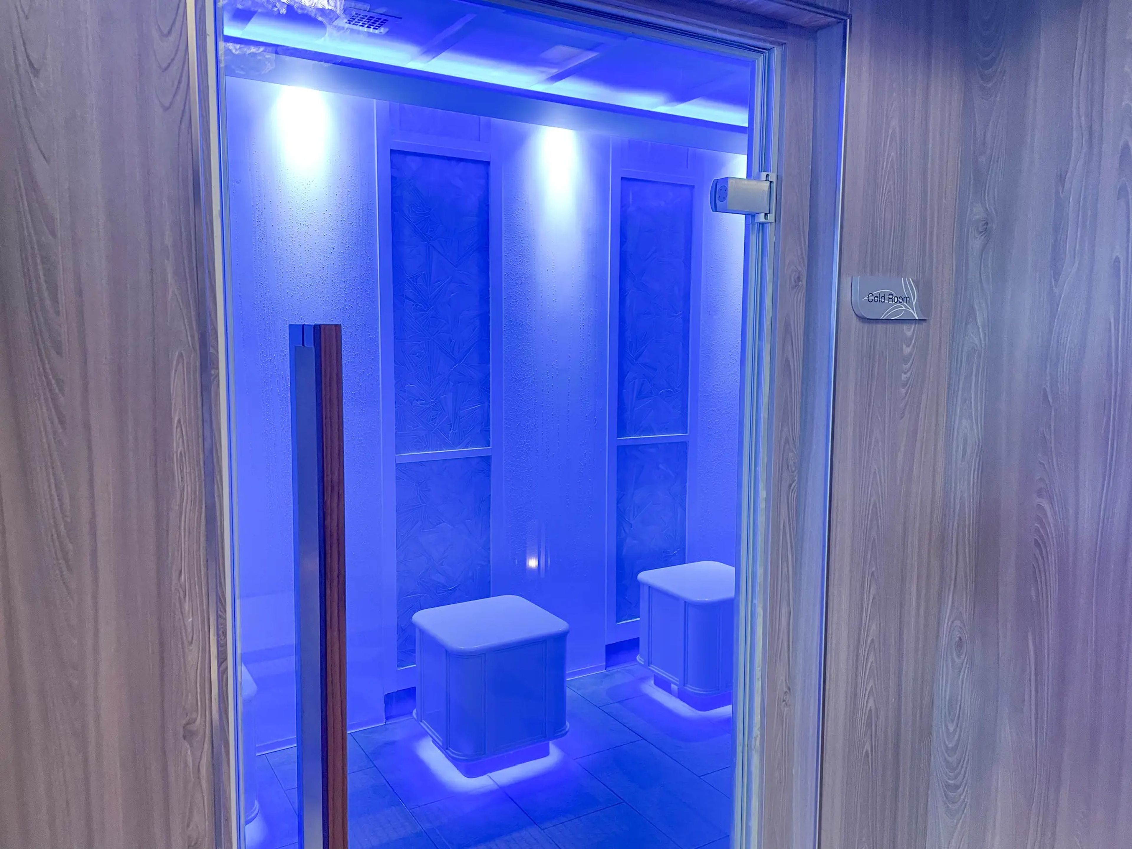 El acceso a las instalaciones del spa, como la sauna y la sala fría, está incluido en la tarifa.