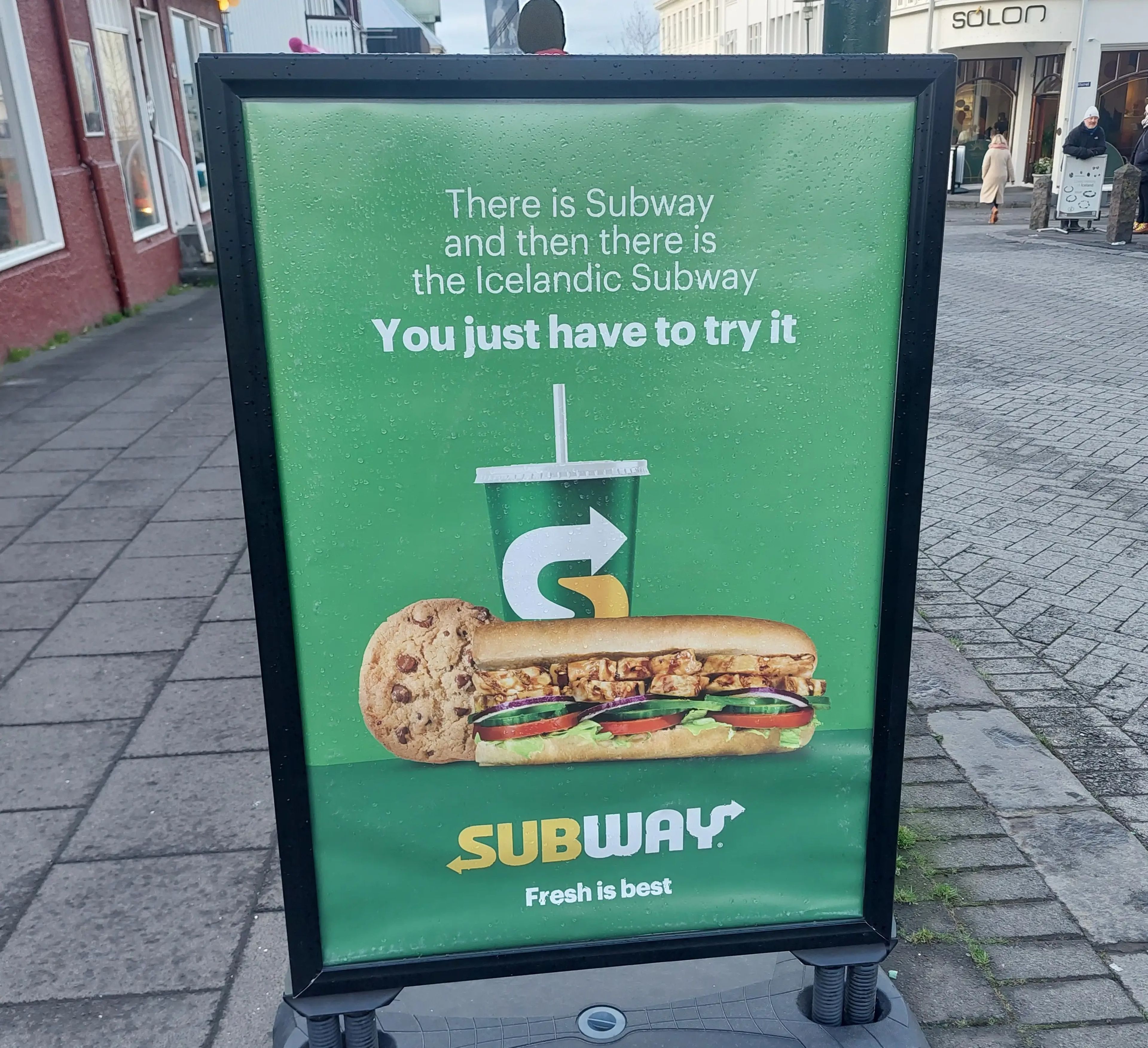 Islandia no tiene establecimientos de McDonald's, Starbucks o Burger King, pero puedes ir a Subway.