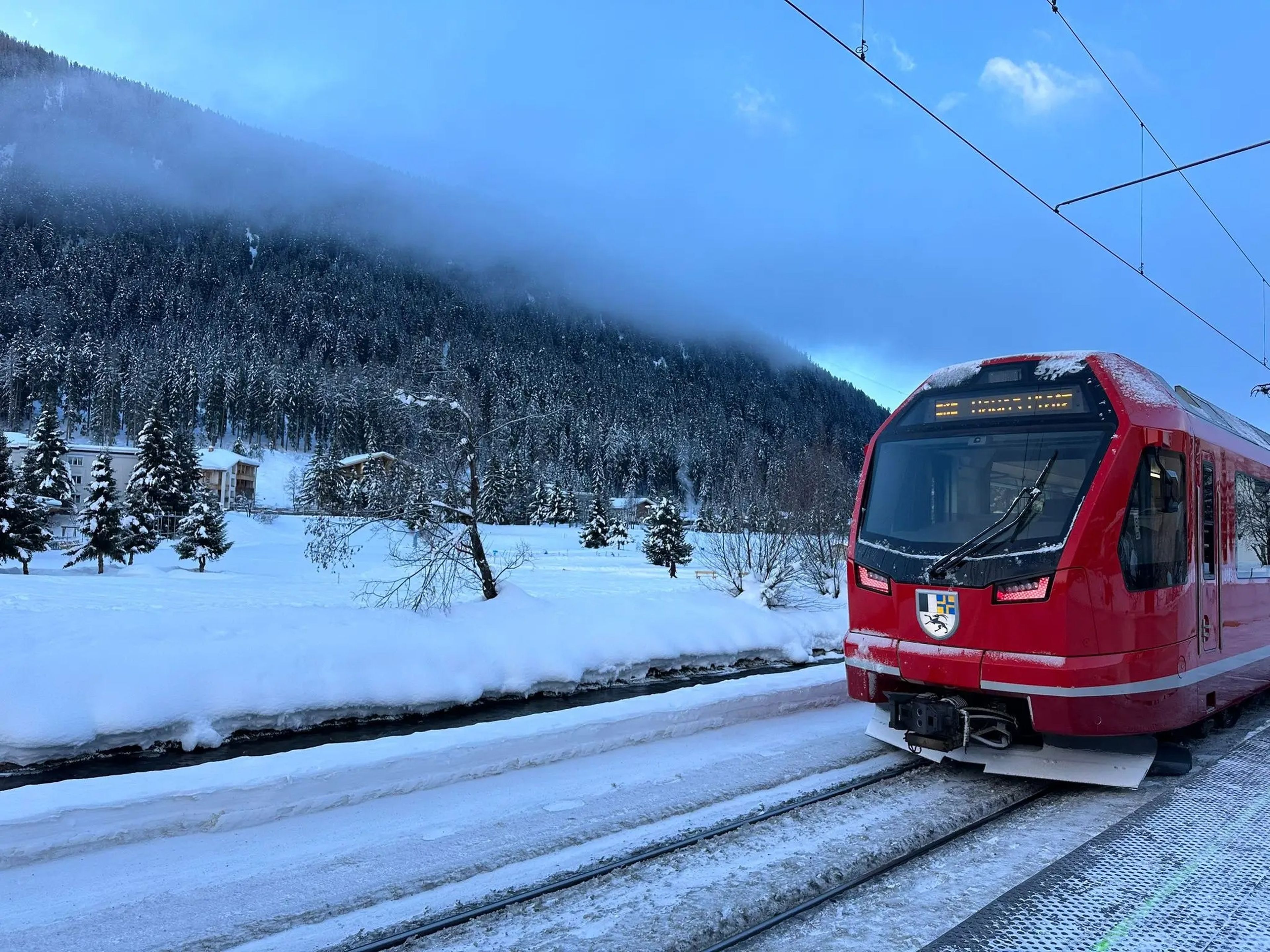 Tomar el tren de Zúrich a Davos ofrece unas vistas espectaculares.