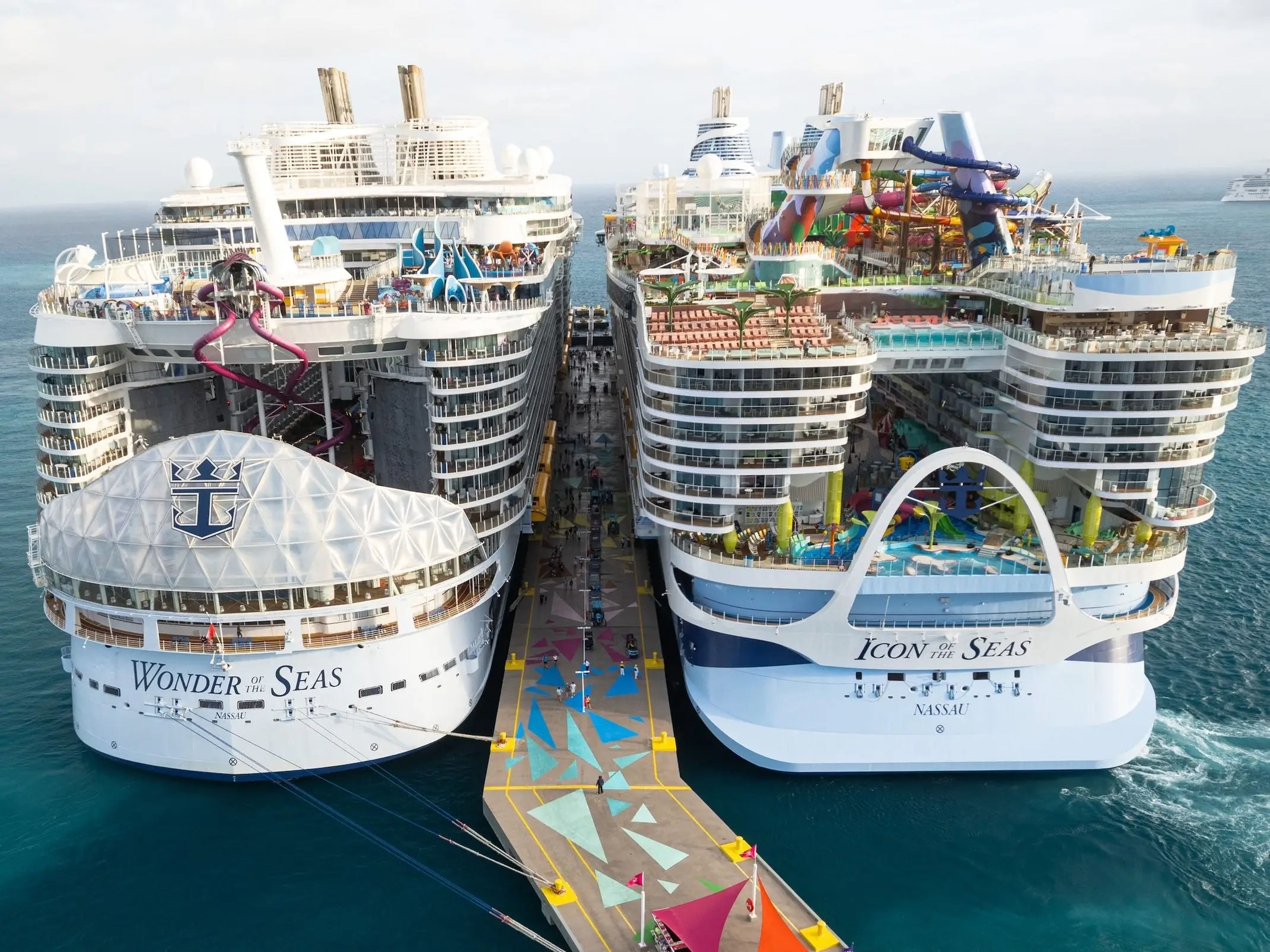 El Icon of the Seas y el Wonder of the Seas estuvieron atracados en la isla privada Perfect Day de Royal Caribbean en CocoCay a principios de esta semana.