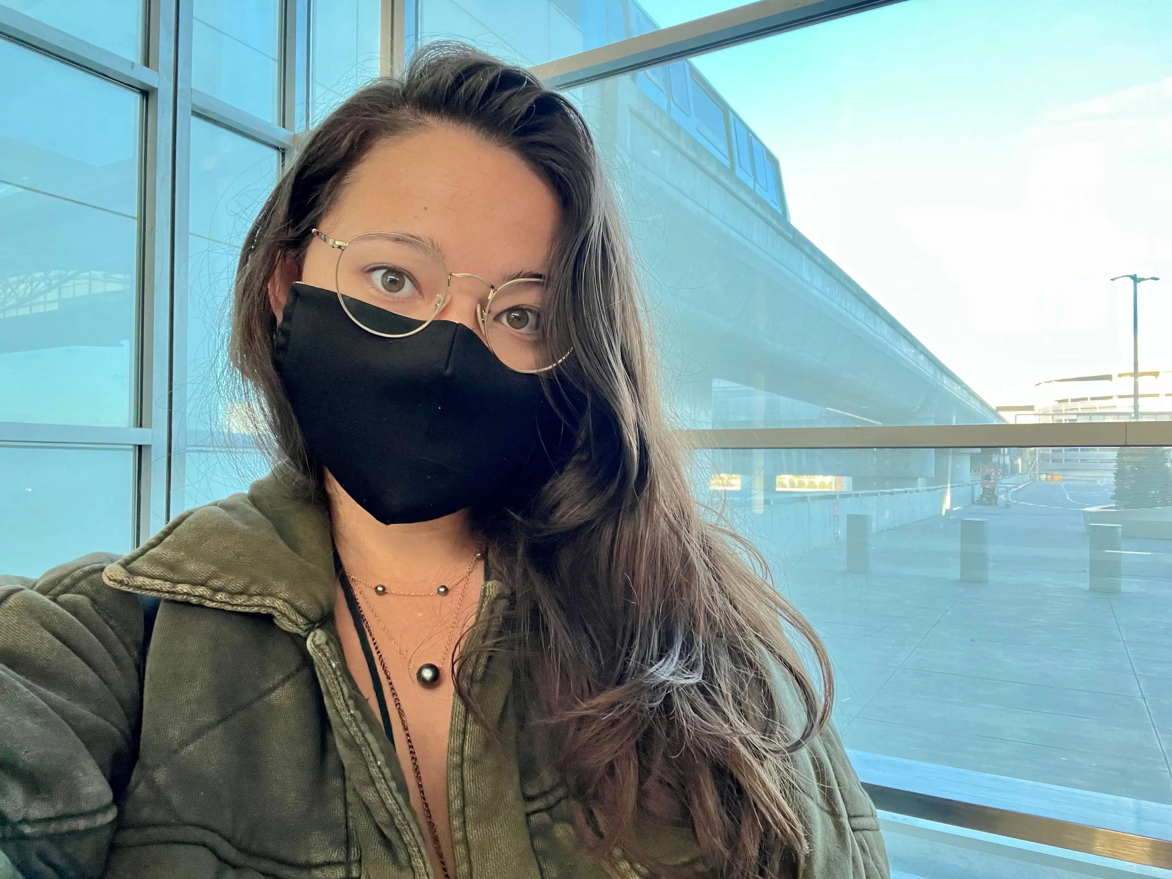 ashely posing for a selfie at the airport in san francisco