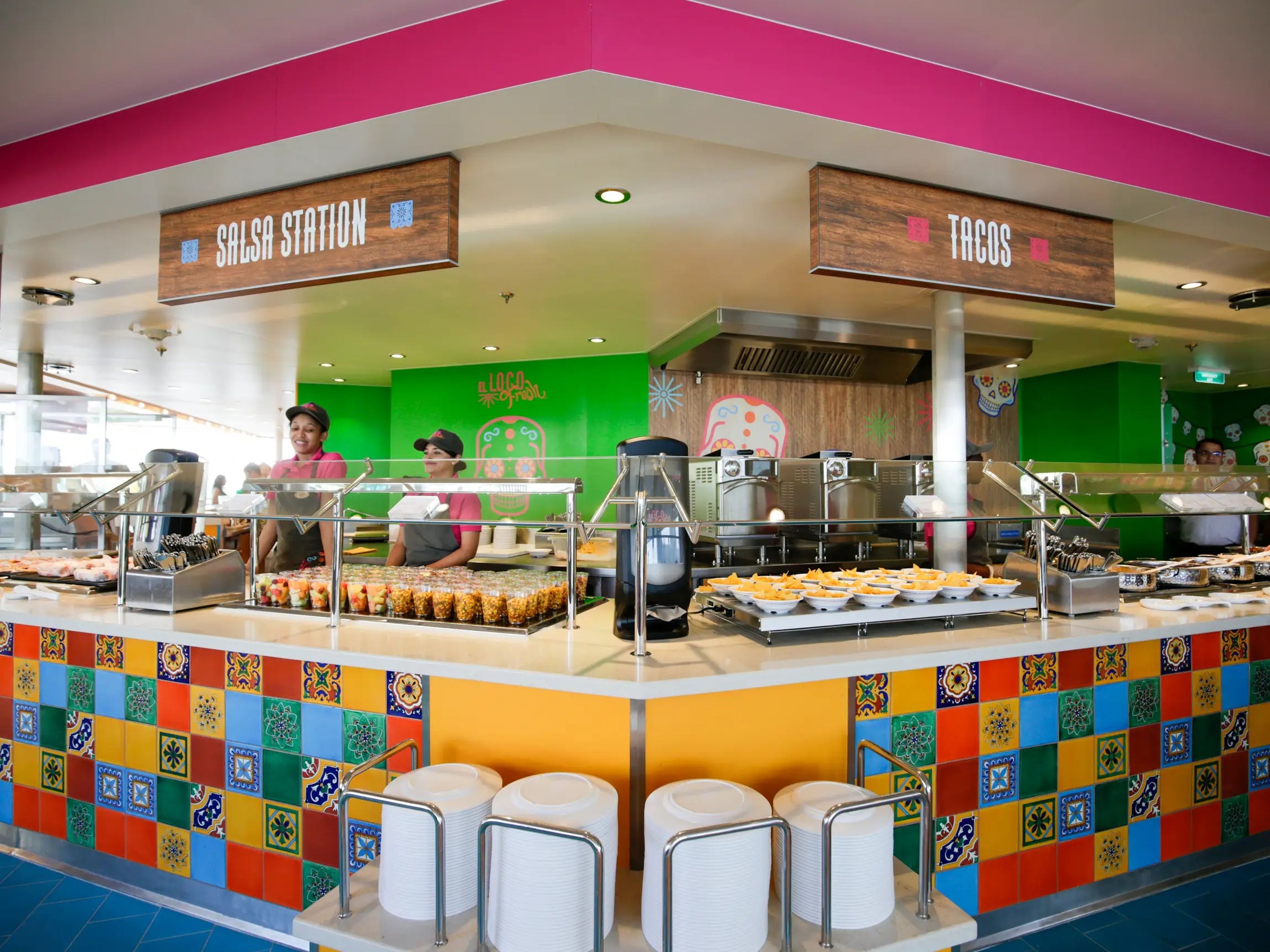 Aproximadamente la mitad de los restaurantes del Icon of the Seas son gratuitos, incluido el buffet El Loco Fresh, de inspiración mexicana.