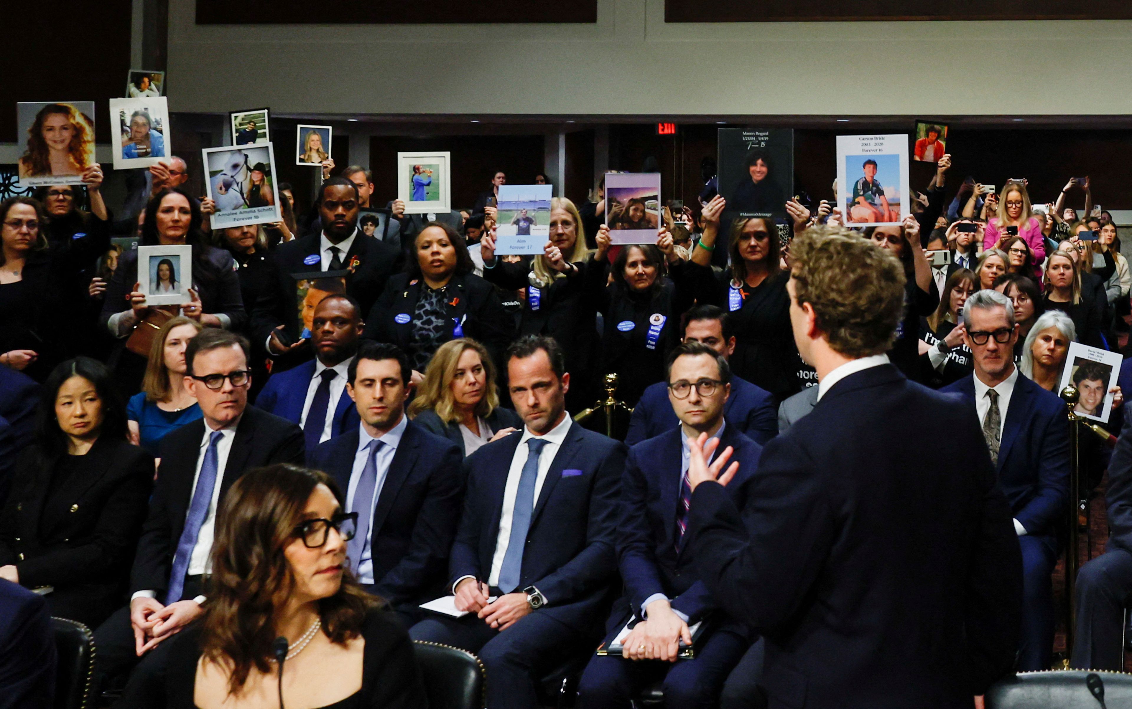 Mark Zuckerberg, CEO de Meta, se dirigía recientemente a las víctimas de acoso en redes durante una audiencia de la Comisión Judicial del Senado estadounidense.