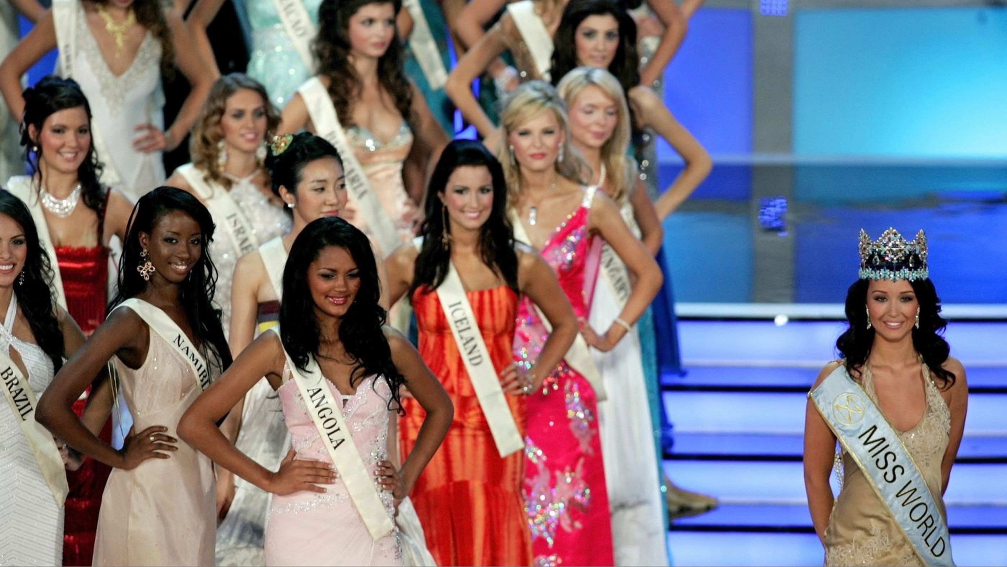 Miss Mundo 2005, junto a las concursantes de Miss Mundo 2006.