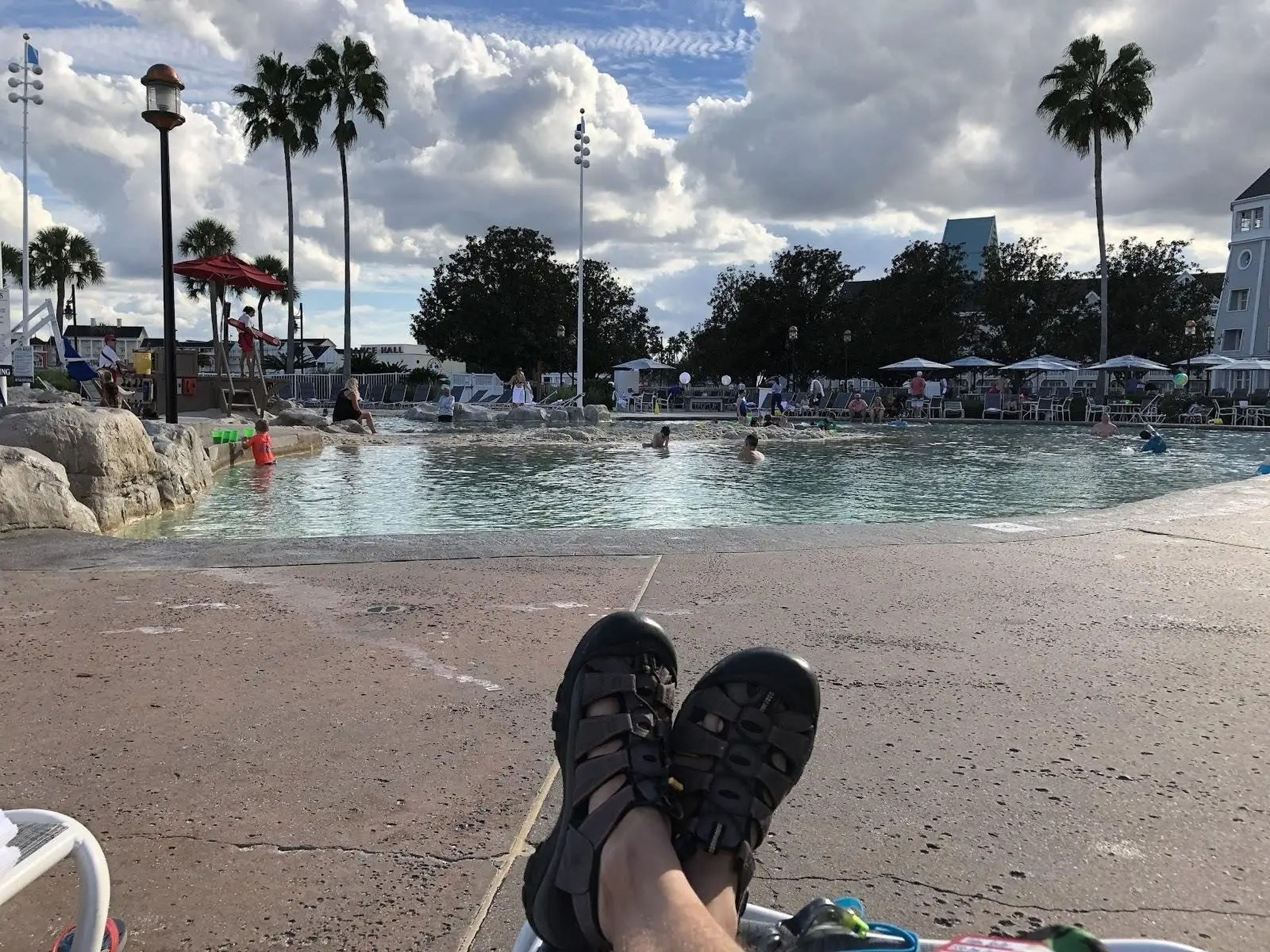 picture of the pool at the yacht club in disney world