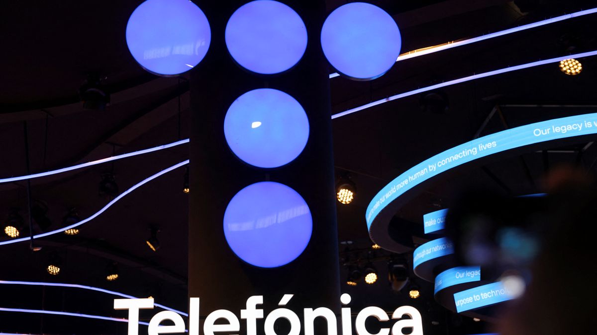 Telefónica y Vodafone cierran el pacto para su sociedad conjunta de fibra en España