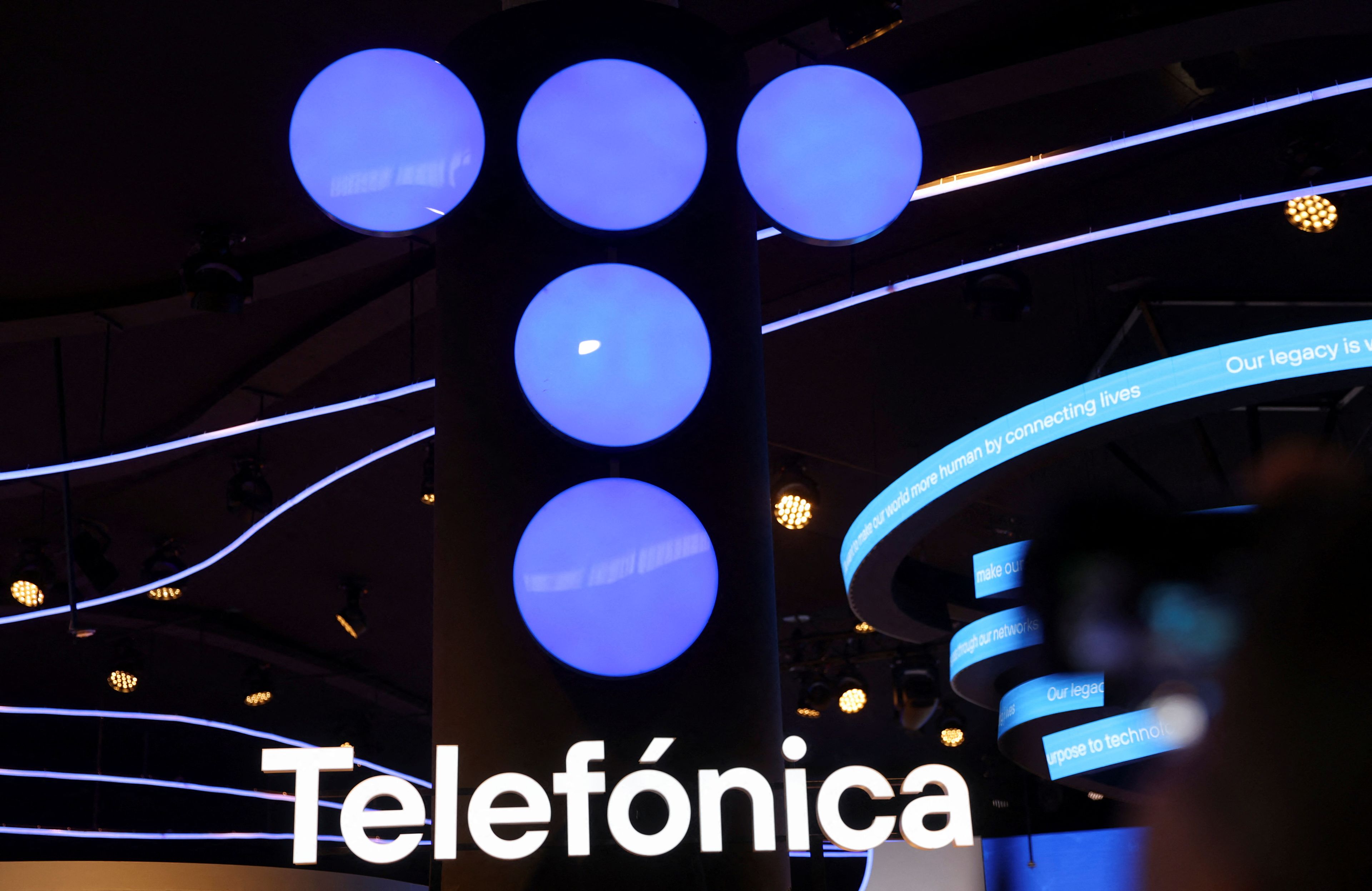 Detalle del stand de Telefónica en el Mobile World Congress de 2023.