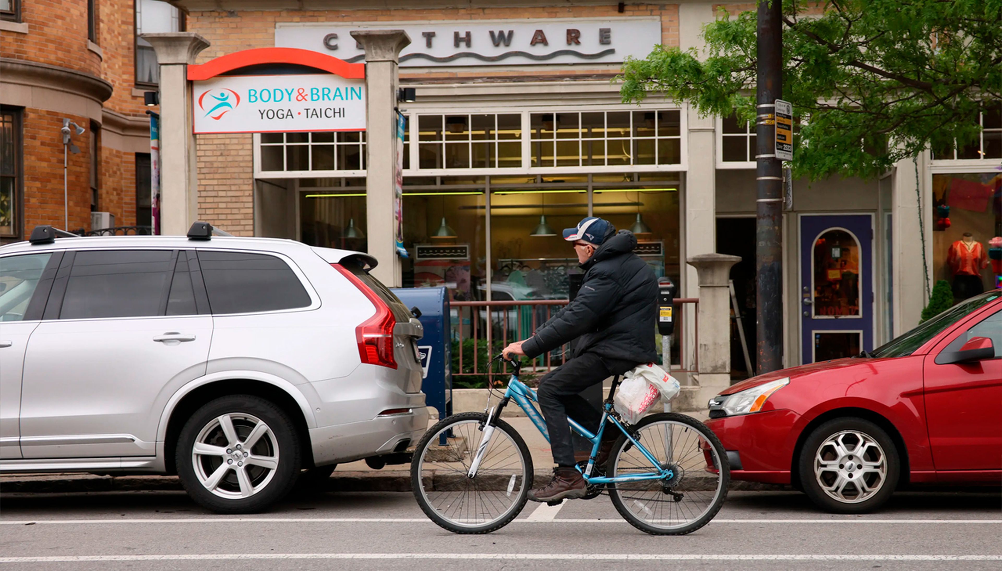 El transporte en bicicleta es positivo para los comercios, ayudando a atraer gente gracias a la accesibilidad.