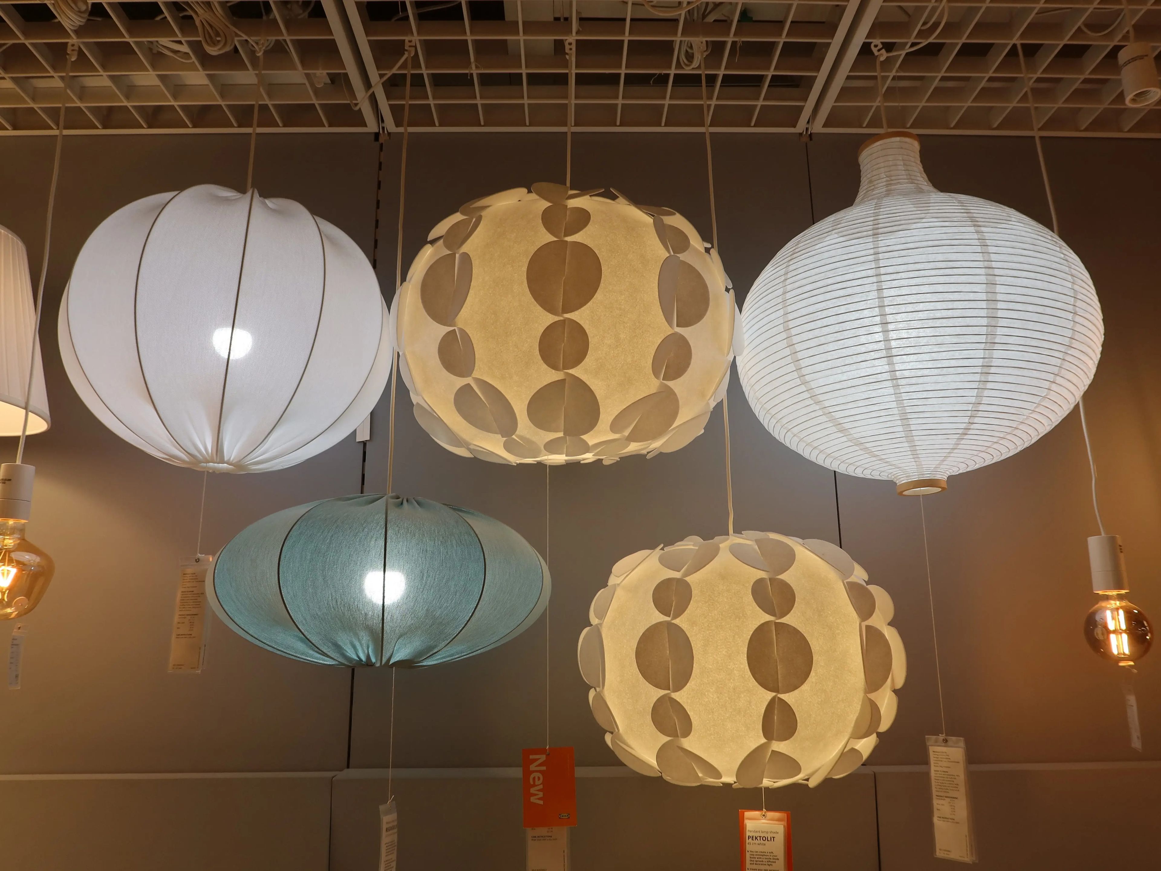 Las lámparas de tela baratas de Ikea pueden ser endebles.