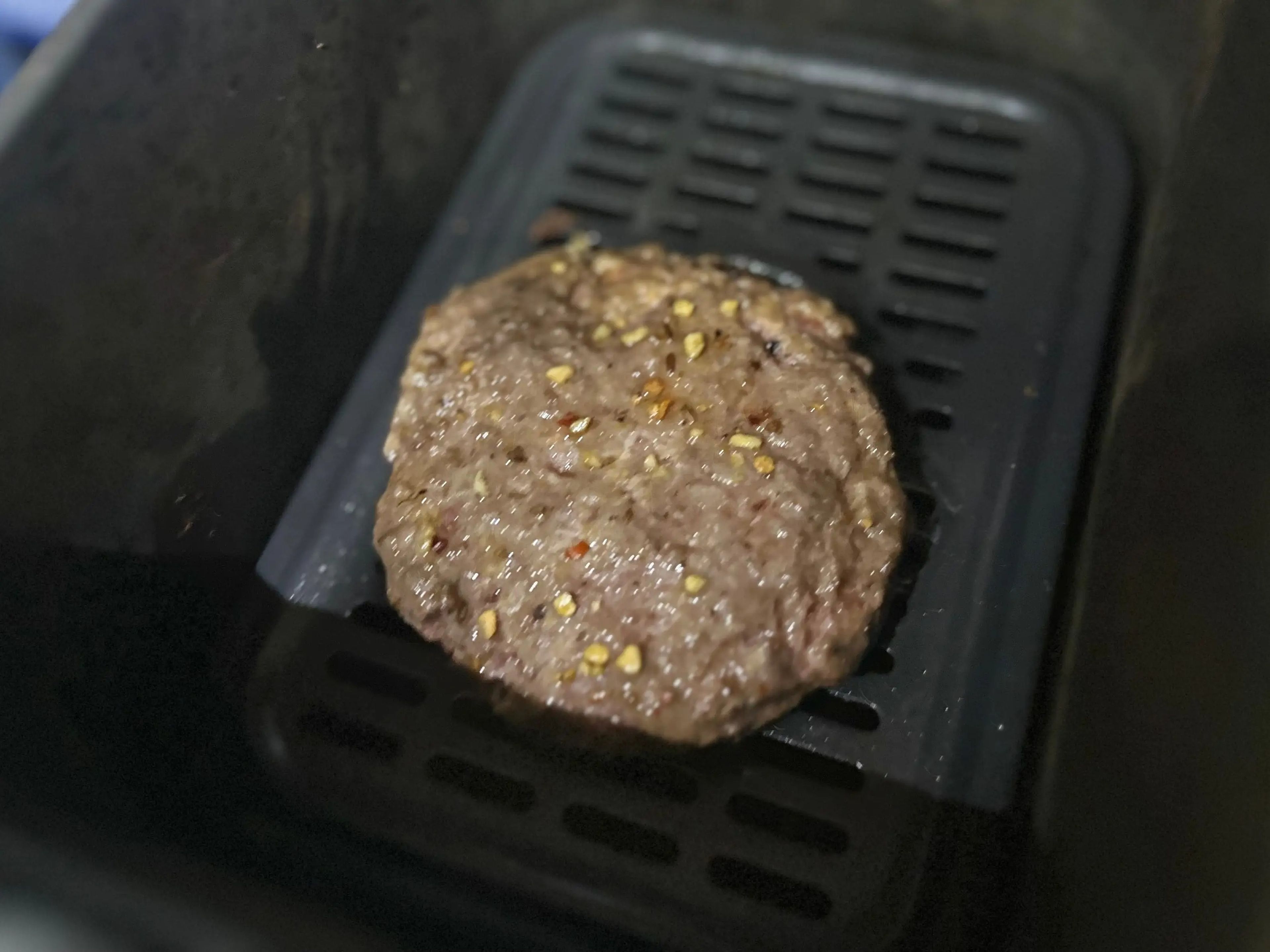 El resultado de la hamburguesa en la freidora de aire fue bastante perfecto.
