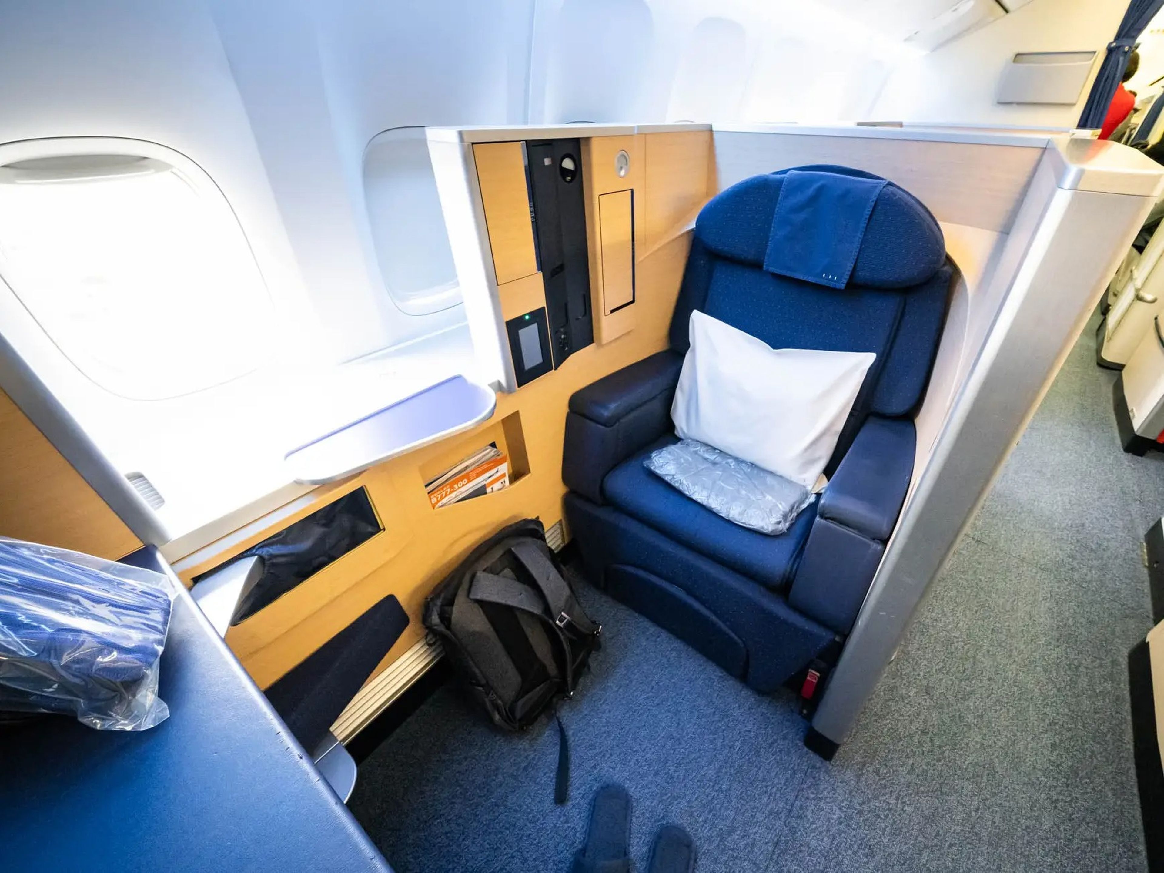Un asiento de primera clase en un Boeing 777-300ER.